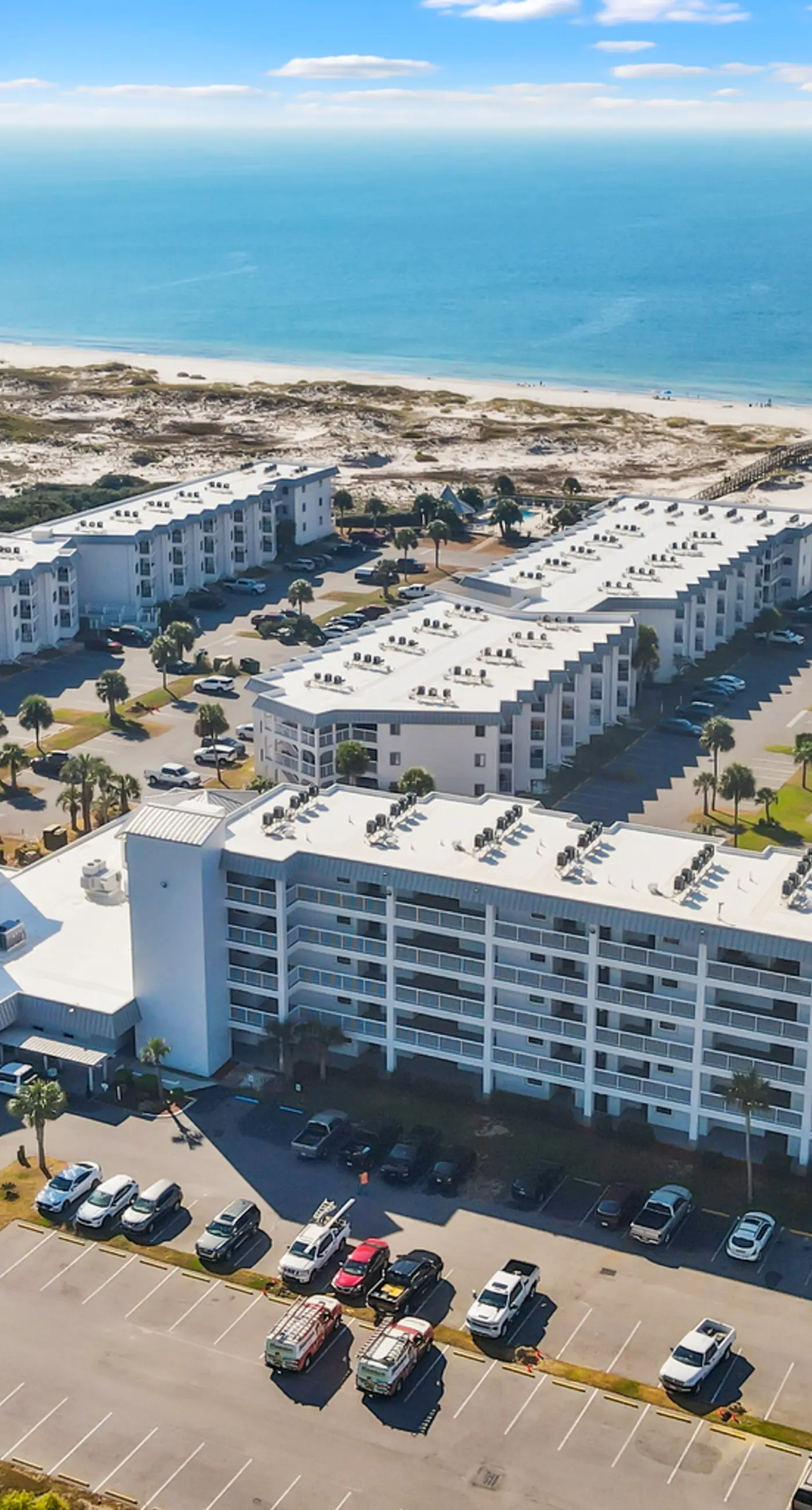 Gulf-front condo on the beach with panoramic beach views & pool access
