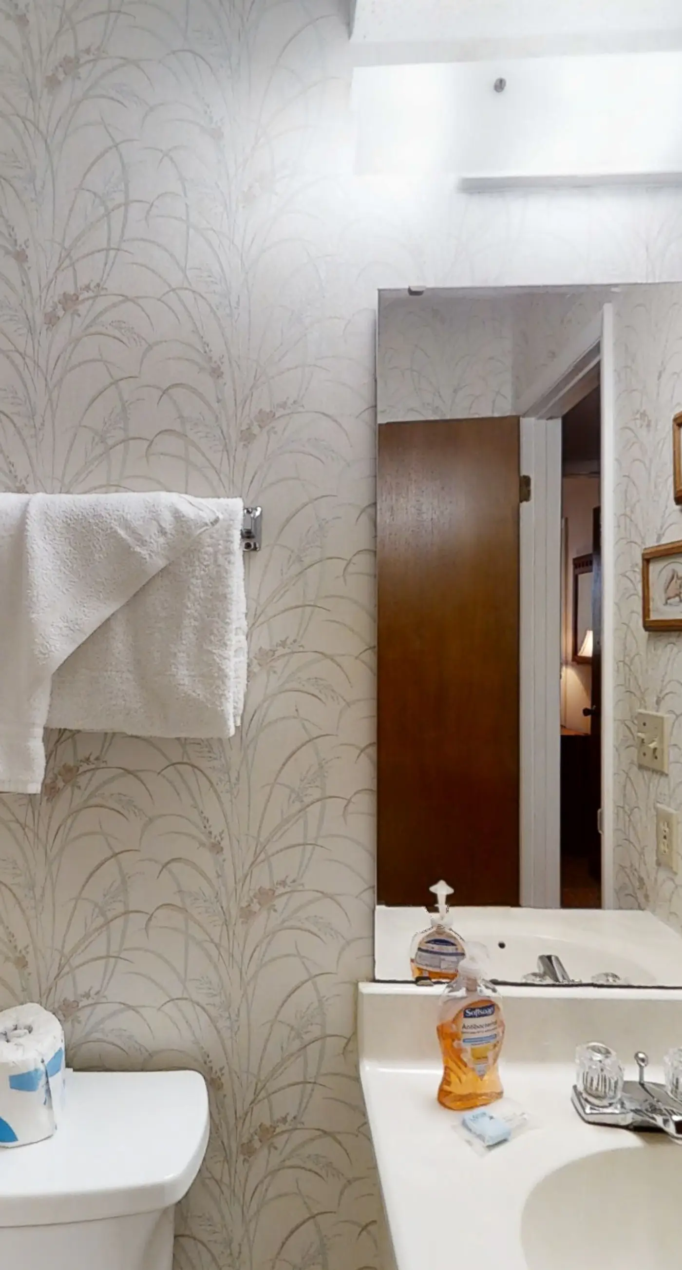 Condo Steps from the Sand with Balcony, Resort Pools, Central AC, & WiFi