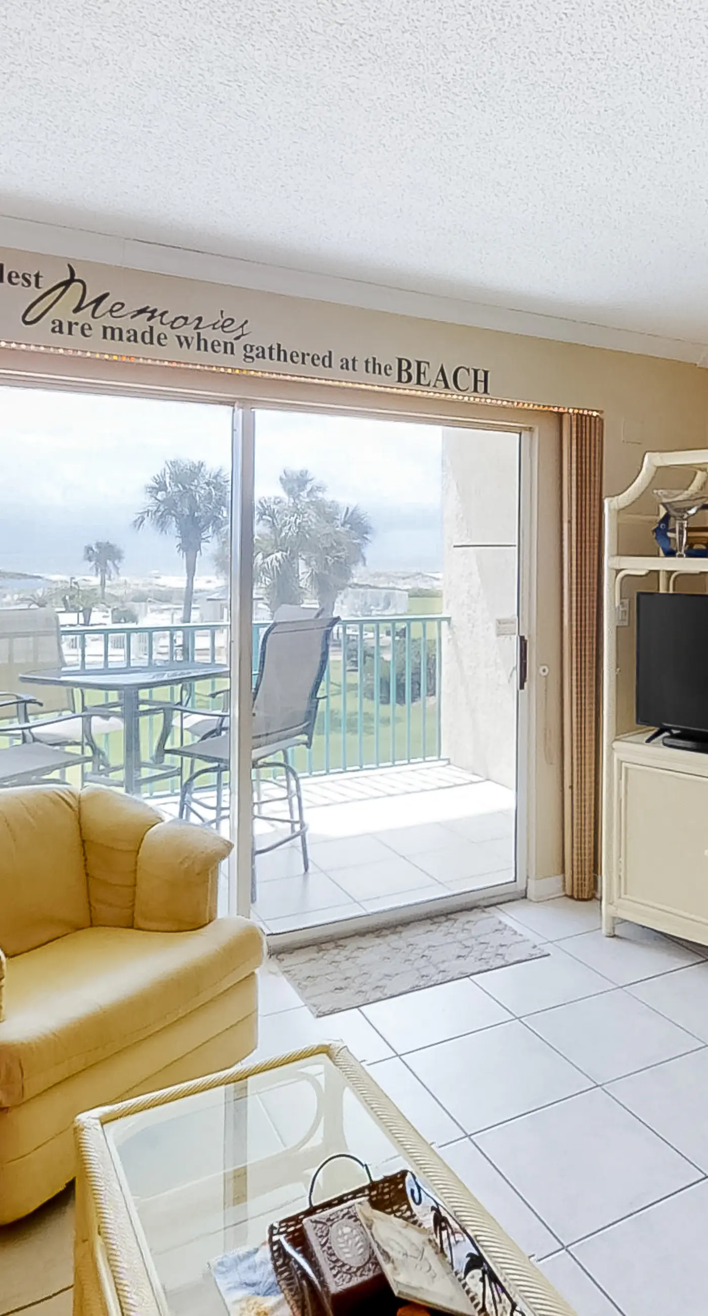 Gulf View Condo w Balcony, WiFi, AC & Shared Pools, Hot Tubs, Tennis, Gym