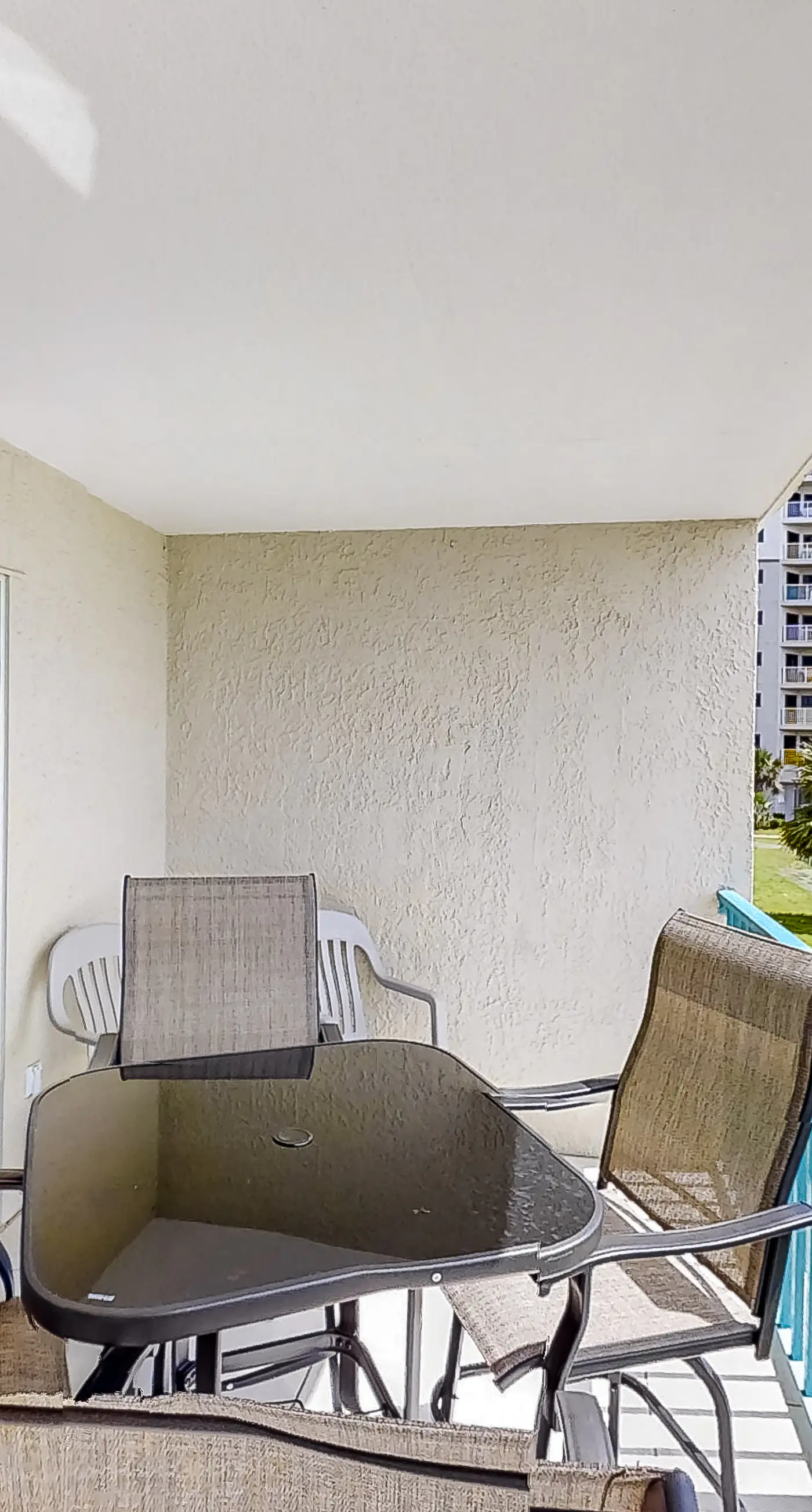 Gulf View Condo w Balcony, WiFi, AC & Shared Pools, Hot Tubs, Tennis, Gym