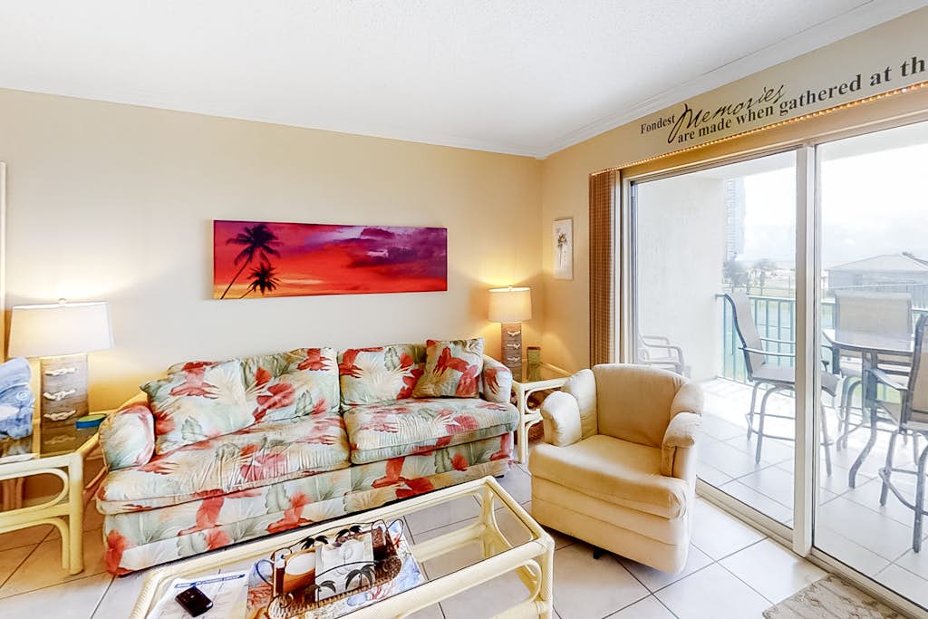 Gulf View Condo w Balcony, WiFi, AC & Shared Pools, Hot Tubs, Tennis, Gym