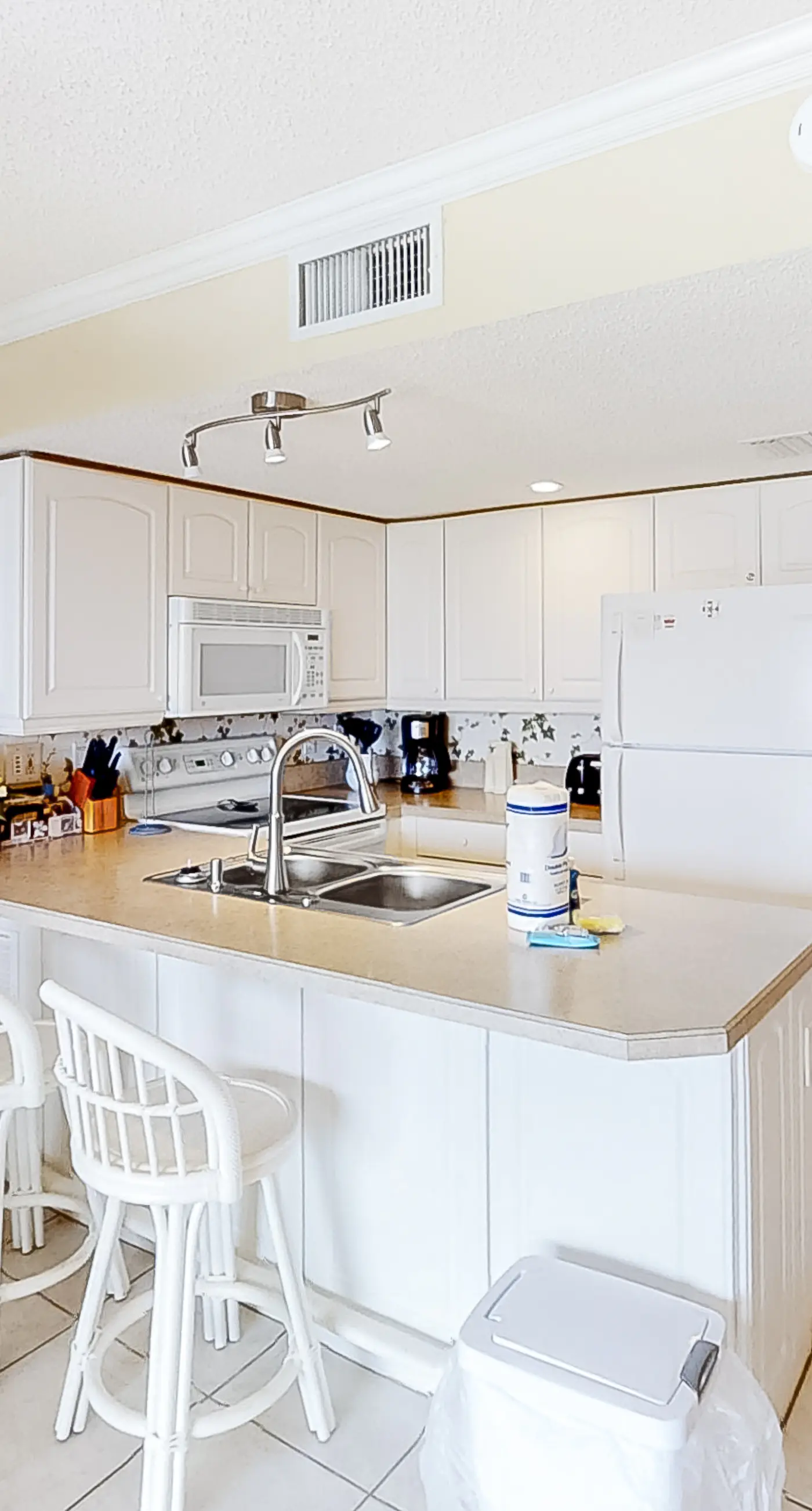 Gulf View Condo w Balcony, WiFi, AC & Shared Pools, Hot Tubs, Tennis, Gym