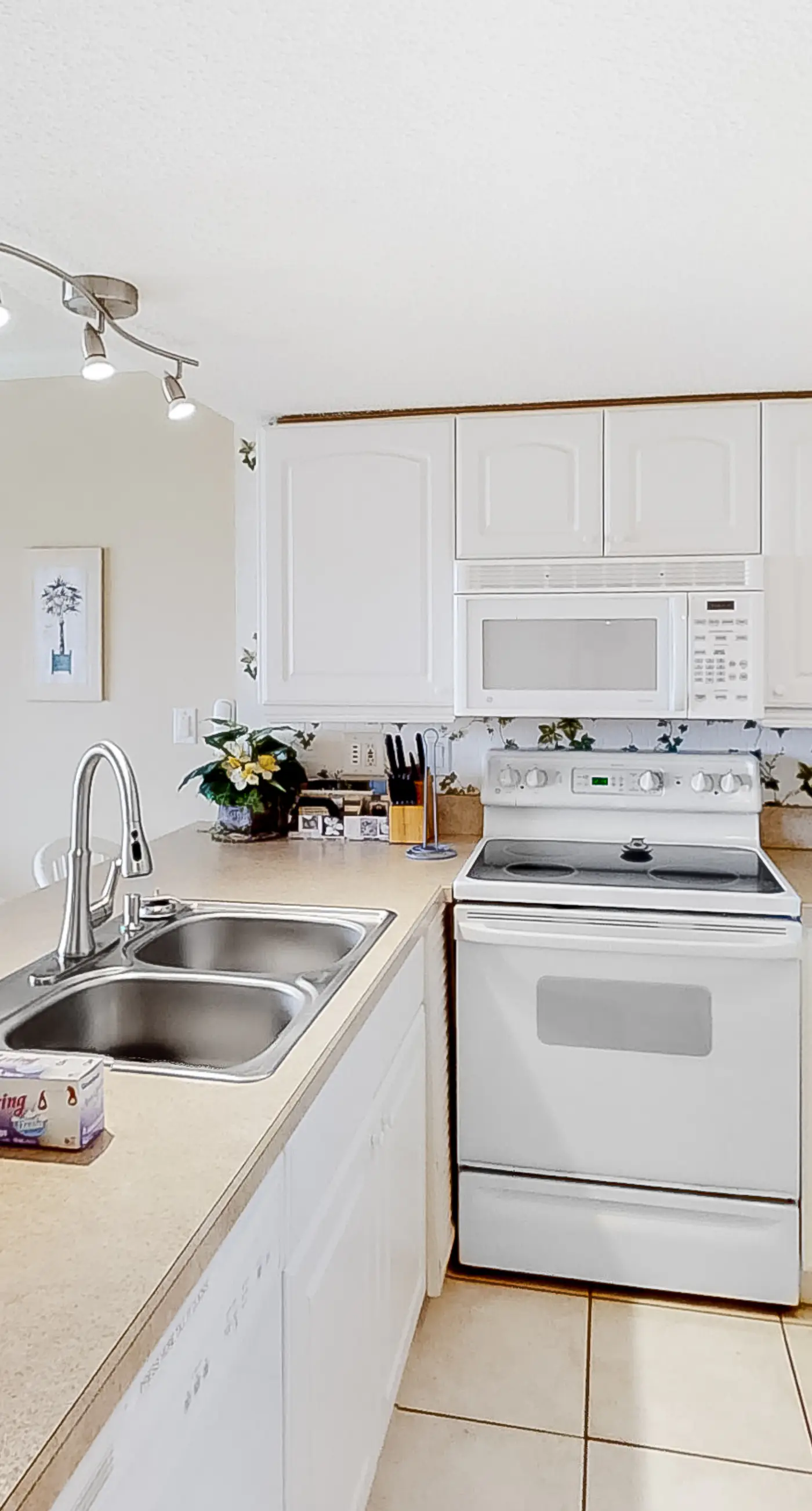 Gulf View Condo w Balcony, WiFi, AC & Shared Pools, Hot Tubs, Tennis, Gym