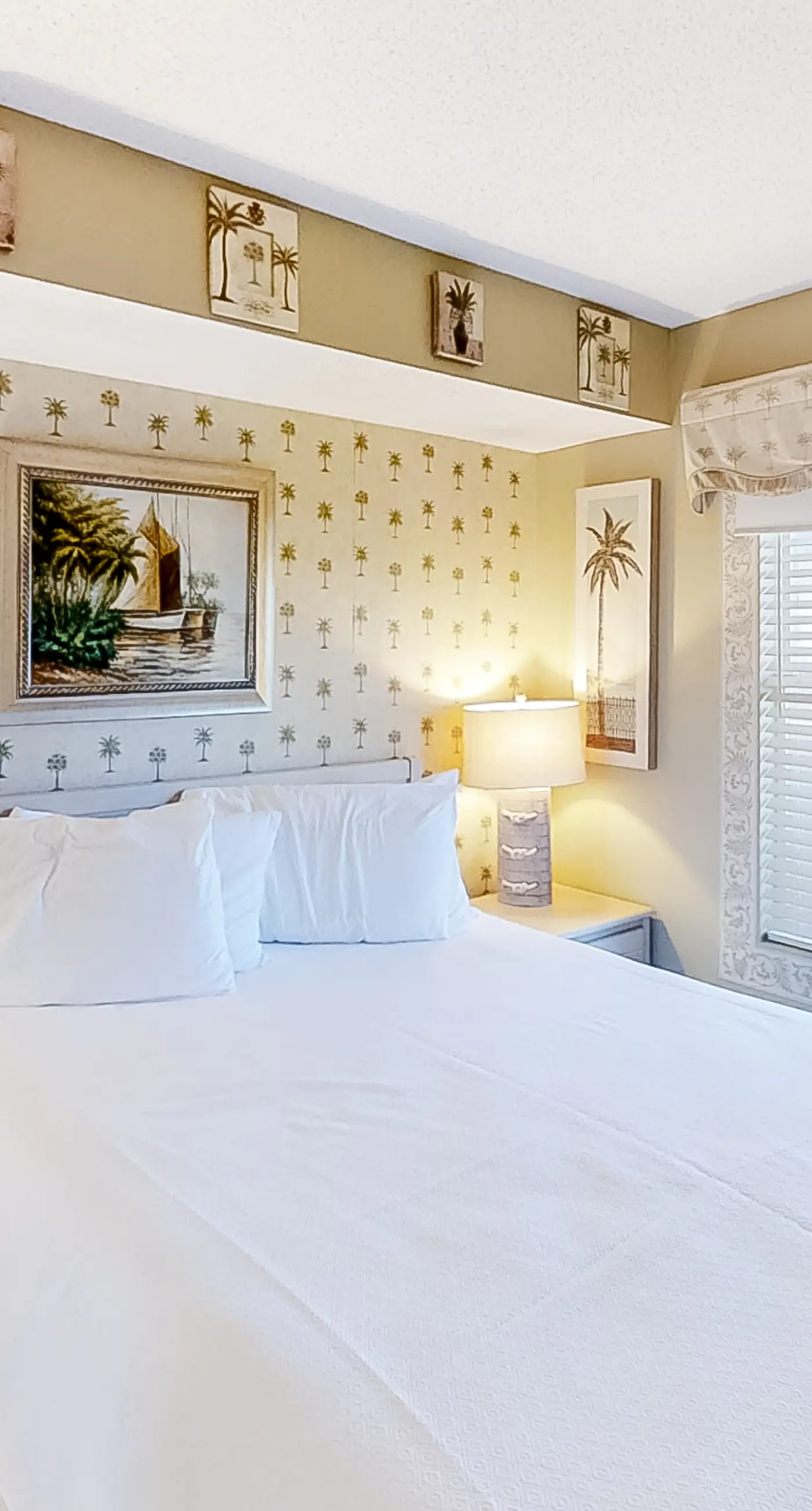 Gulf View Condo w Balcony, WiFi, AC & Shared Pools, Hot Tubs, Tennis, Gym