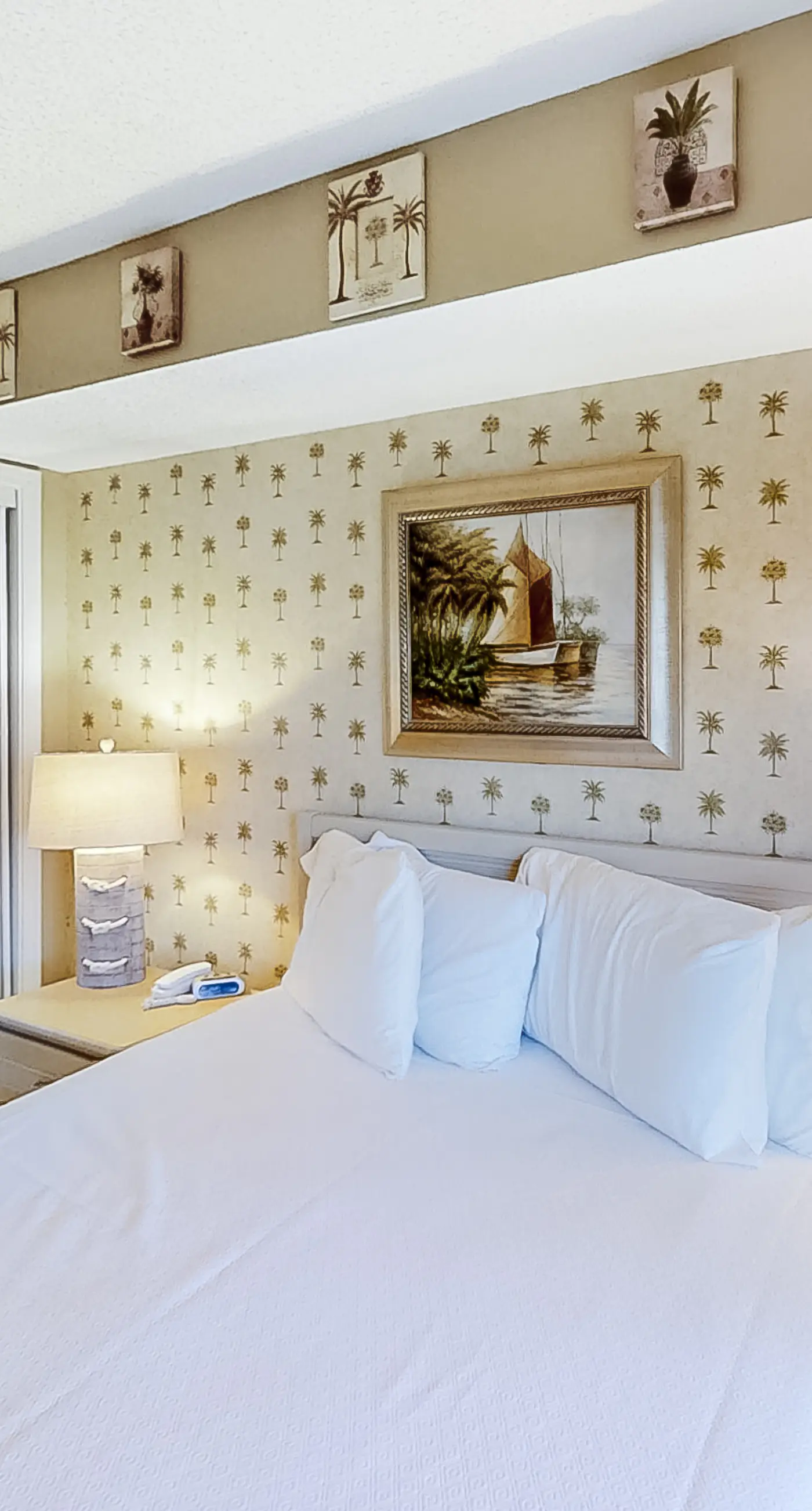 Gulf View Condo w Balcony, WiFi, AC & Shared Pools, Hot Tubs, Tennis, Gym