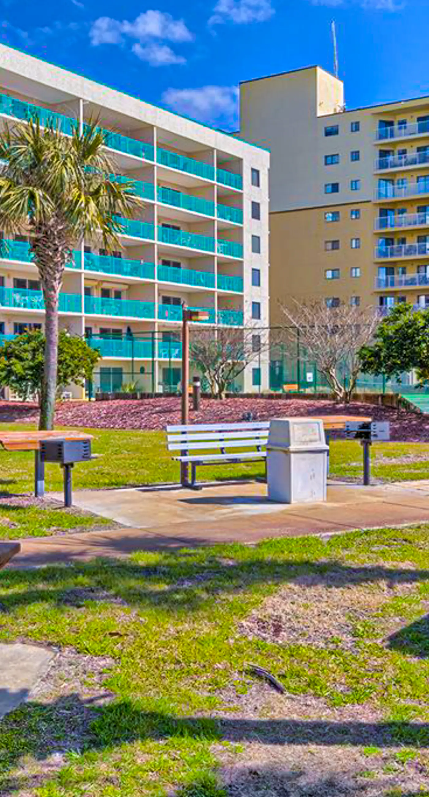 Gulf View Condo w Balcony, WiFi, AC & Shared Pools, Hot Tubs, Tennis, Gym