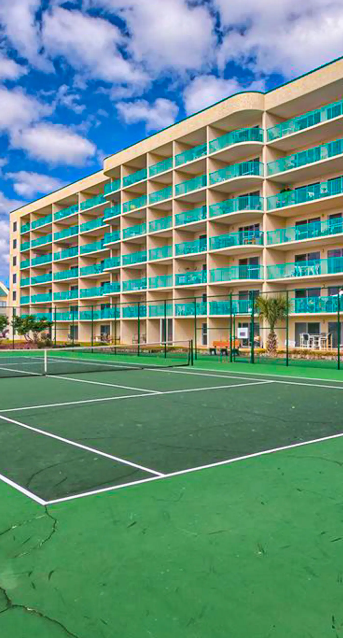 Gulf View Condo w Balcony, WiFi, AC & Shared Pools, Hot Tubs, Tennis, Gym