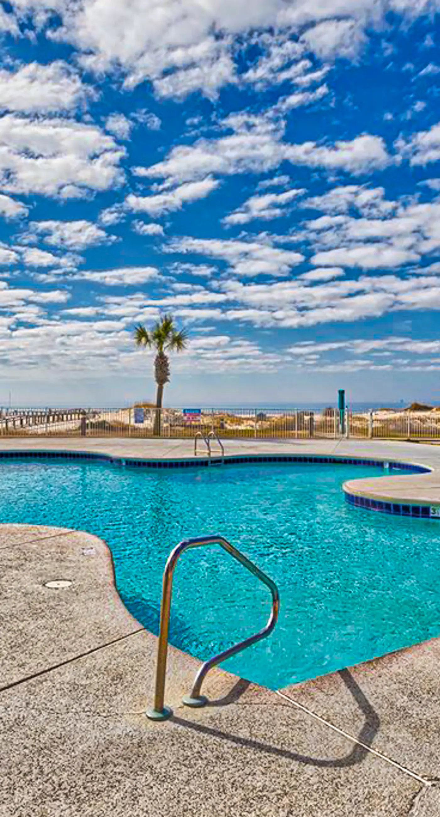 Gulf View Condo w Balcony, WiFi, AC & Shared Pools, Hot Tubs, Tennis, Gym