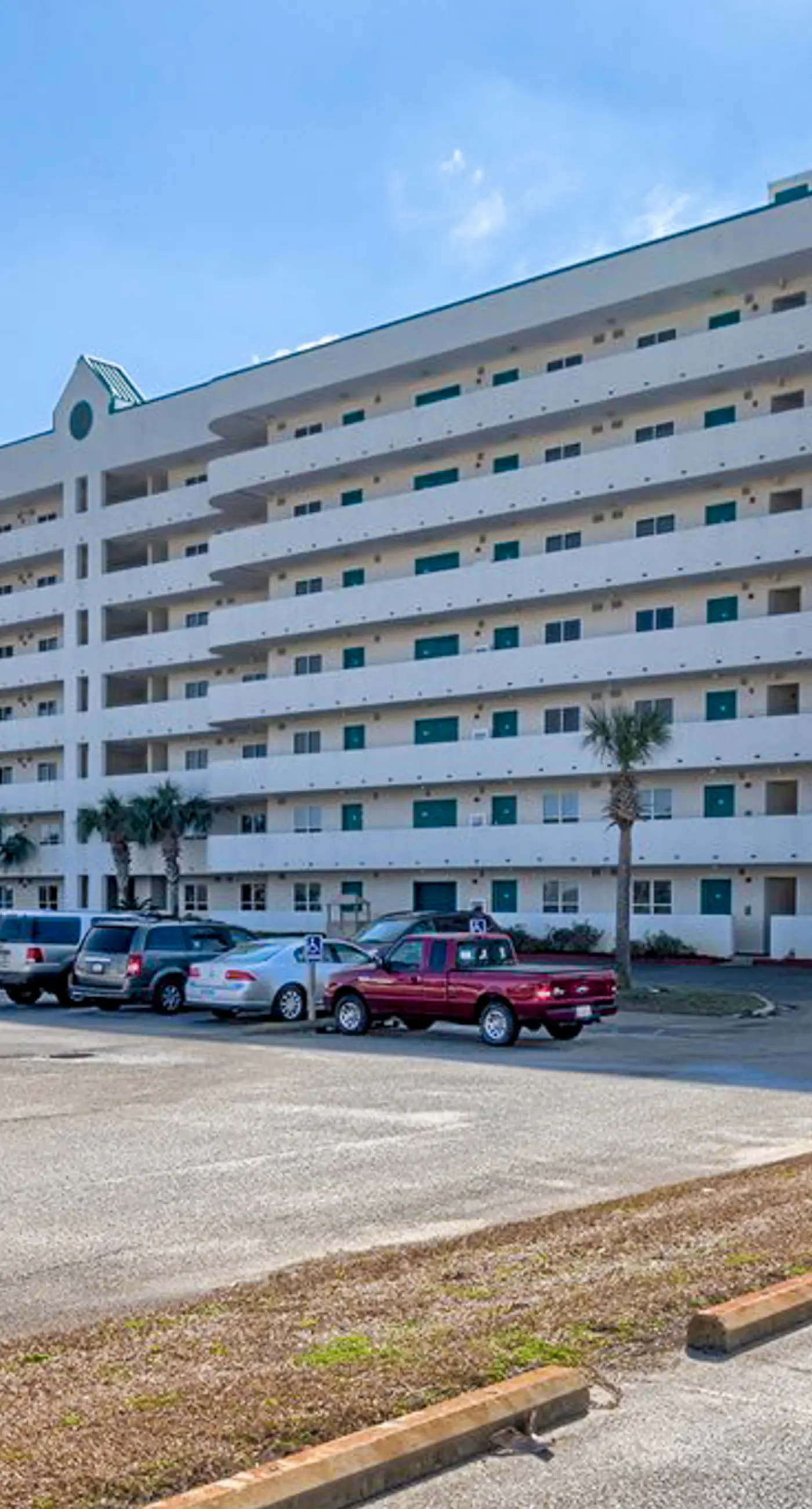 Gulf View Condo w Balcony, WiFi, AC & Shared Pools, Hot Tubs, Tennis, Gym