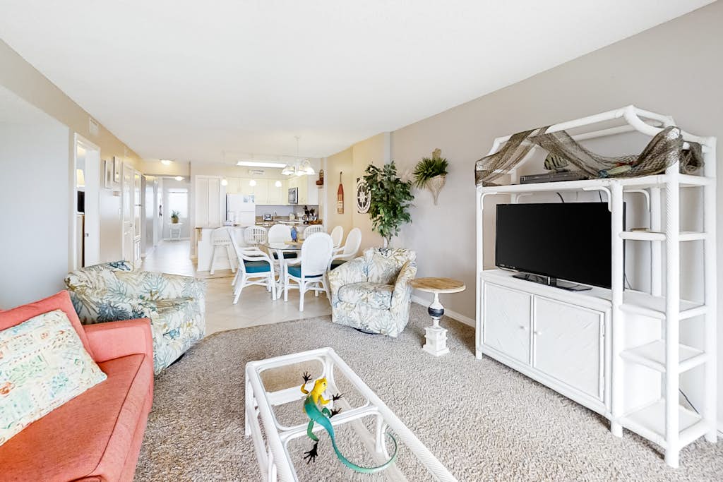 Gulf-Facing Condo w Balcony, WiFi, Central AC & Resort Pools Hot Tubs Tennis