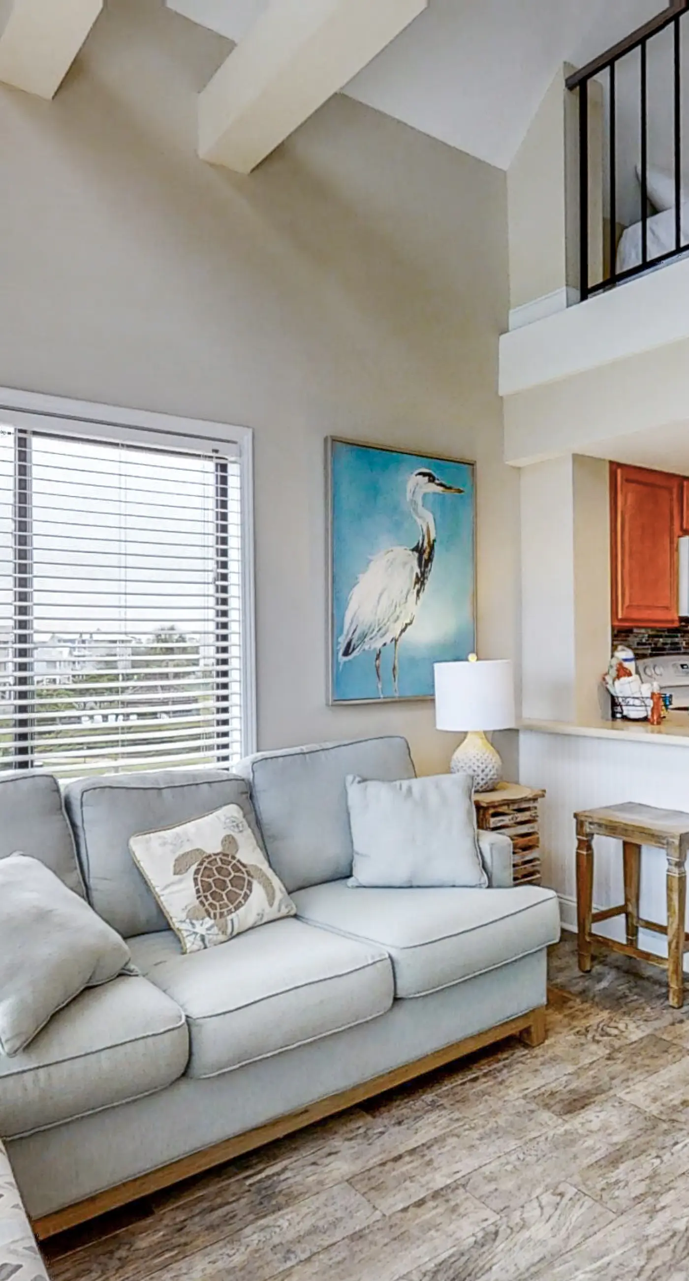Bright corner condo steps from the beach with pools, hot tubs & tennis