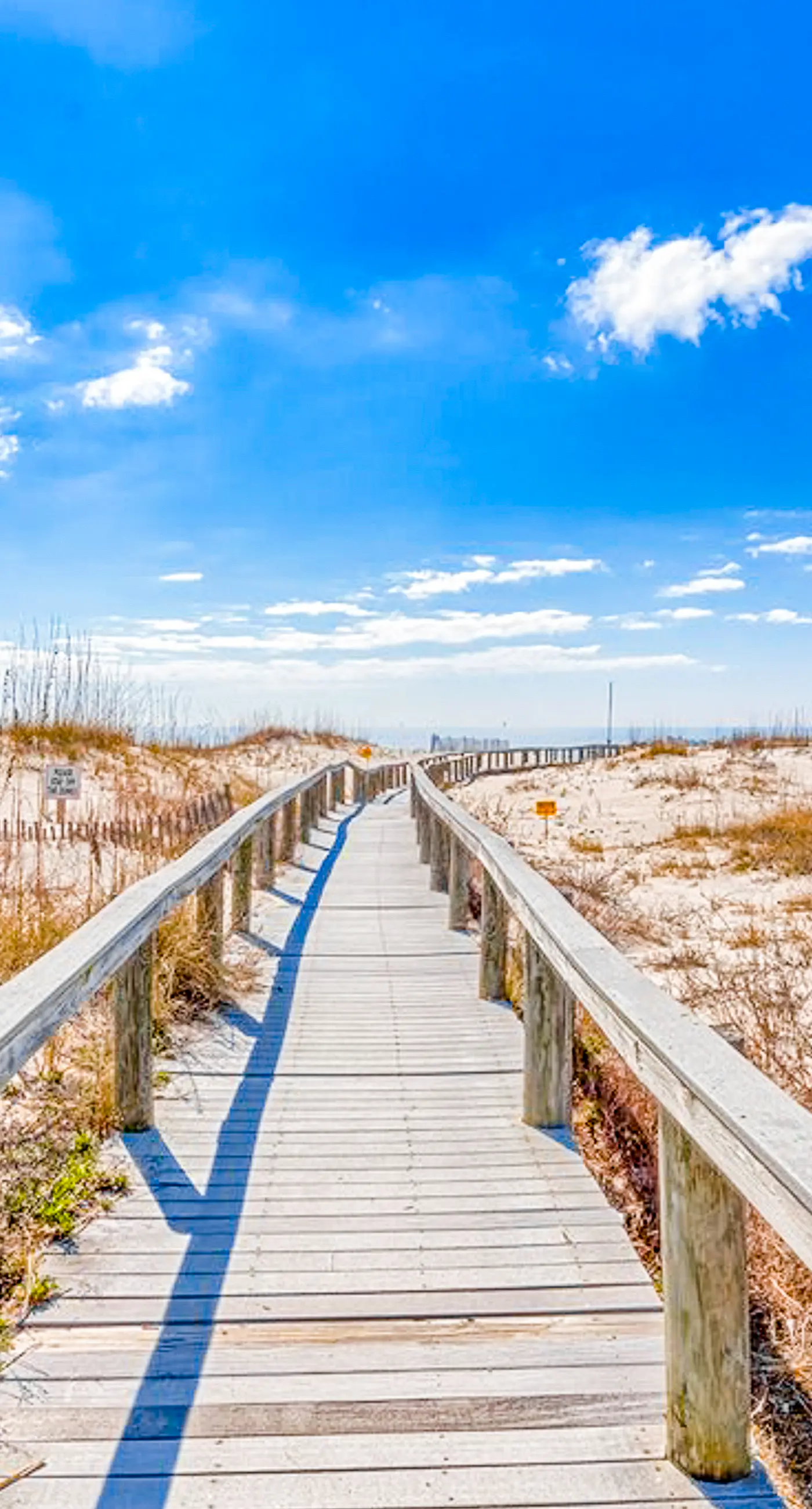 Bright corner condo steps from the beach with pools, hot tubs & tennis