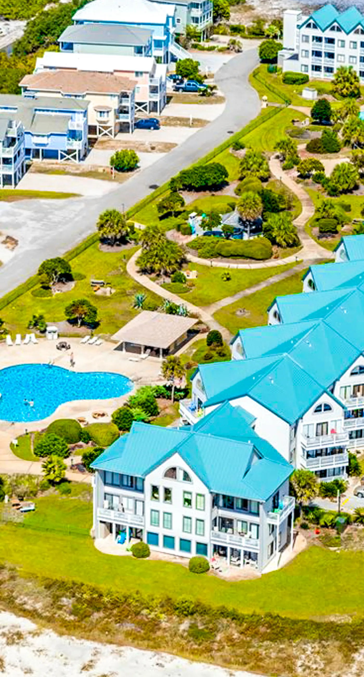 Bright corner condo steps from the beach with pools, hot tubs & tennis