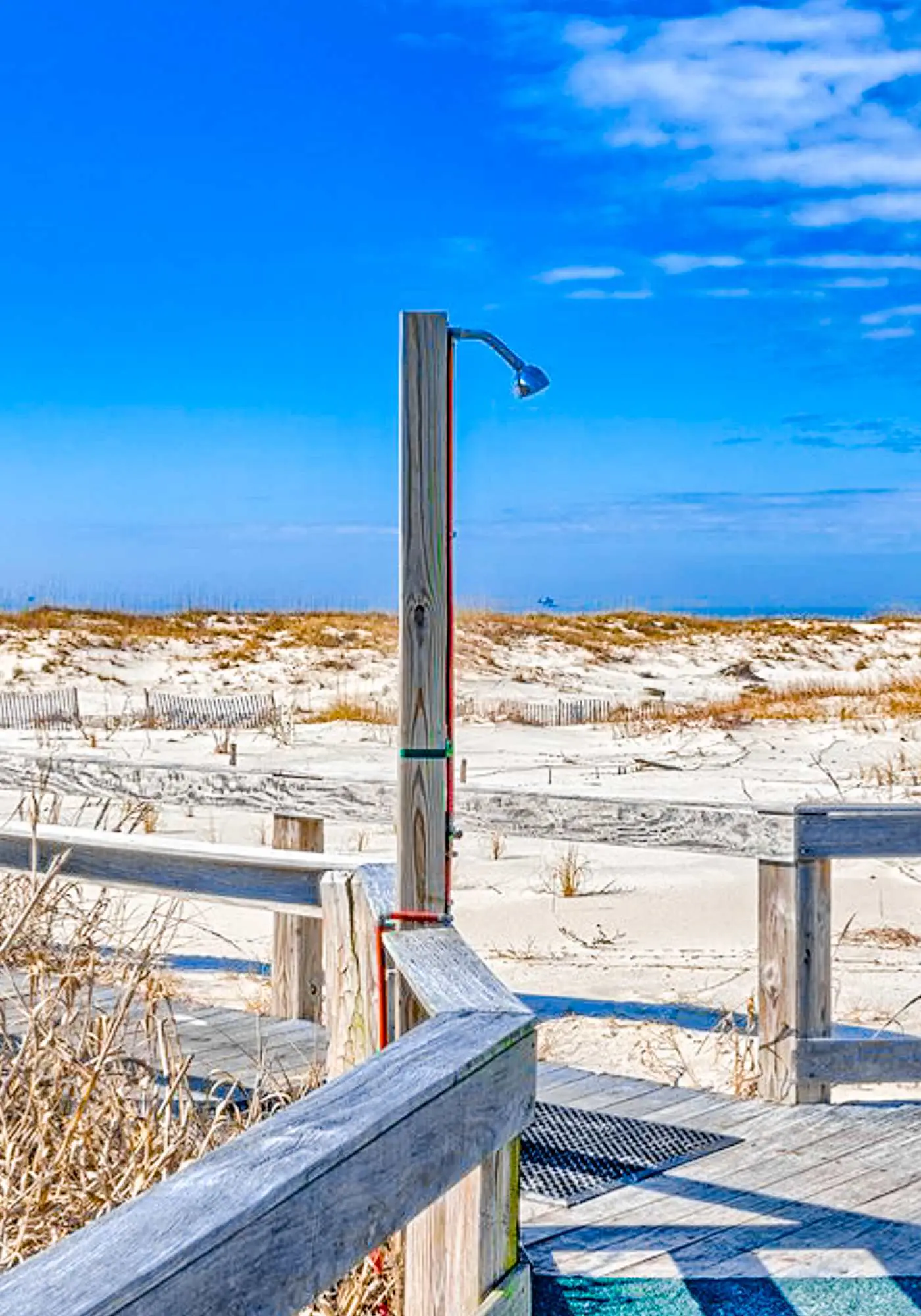 Colorful, lofty condo with balcony, beach access, pools, hot tubs & tennis