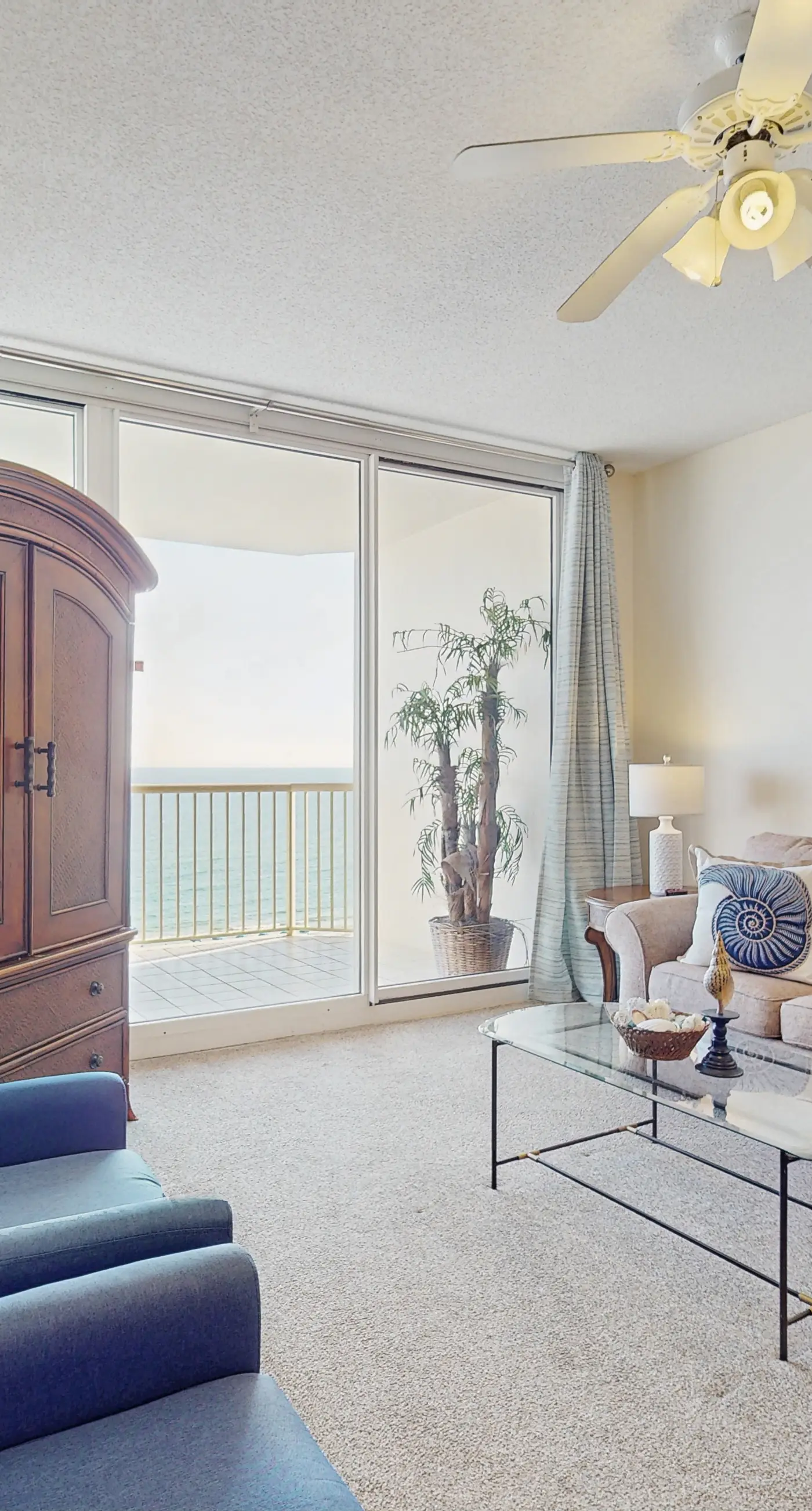 Beautiful Home Steps From the Bay with Shared Pool & Hot Tub & Free WiFi, Balcony