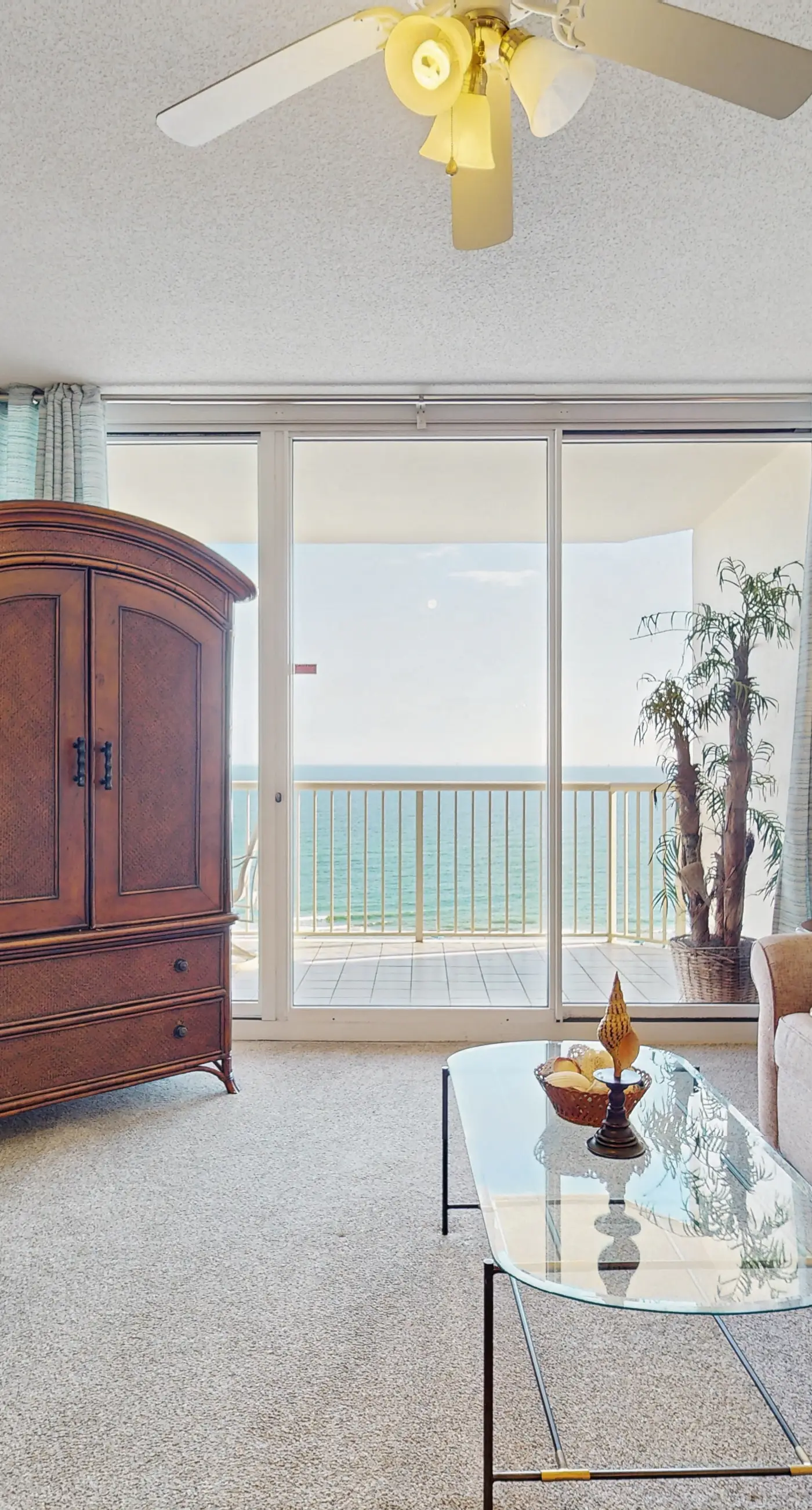 Beautiful Home Steps From the Bay with Shared Pool & Hot Tub & Free WiFi, Balcony