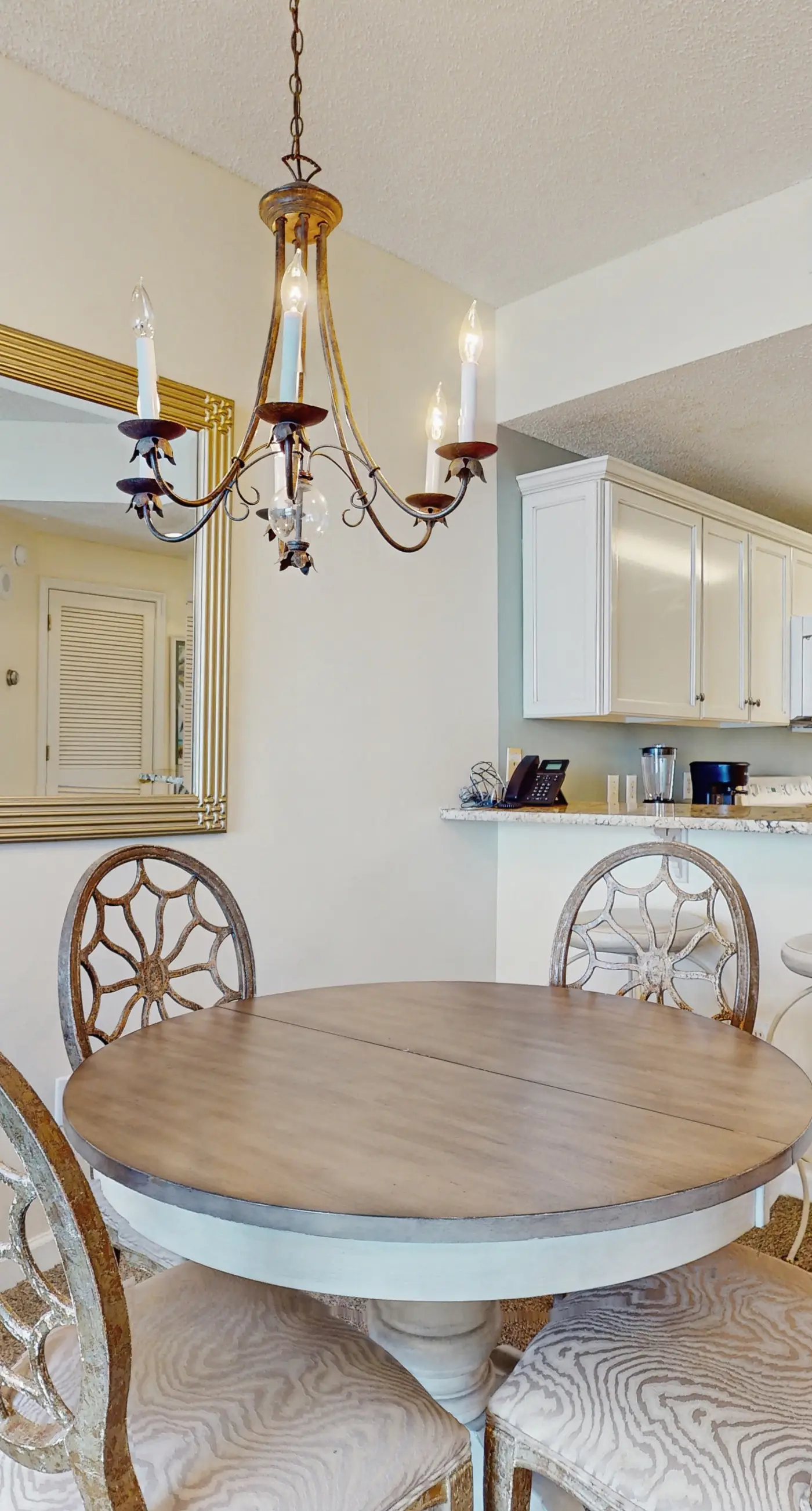 Beautiful Home Steps From the Bay with Shared Pool & Hot Tub & Free WiFi, Balcony