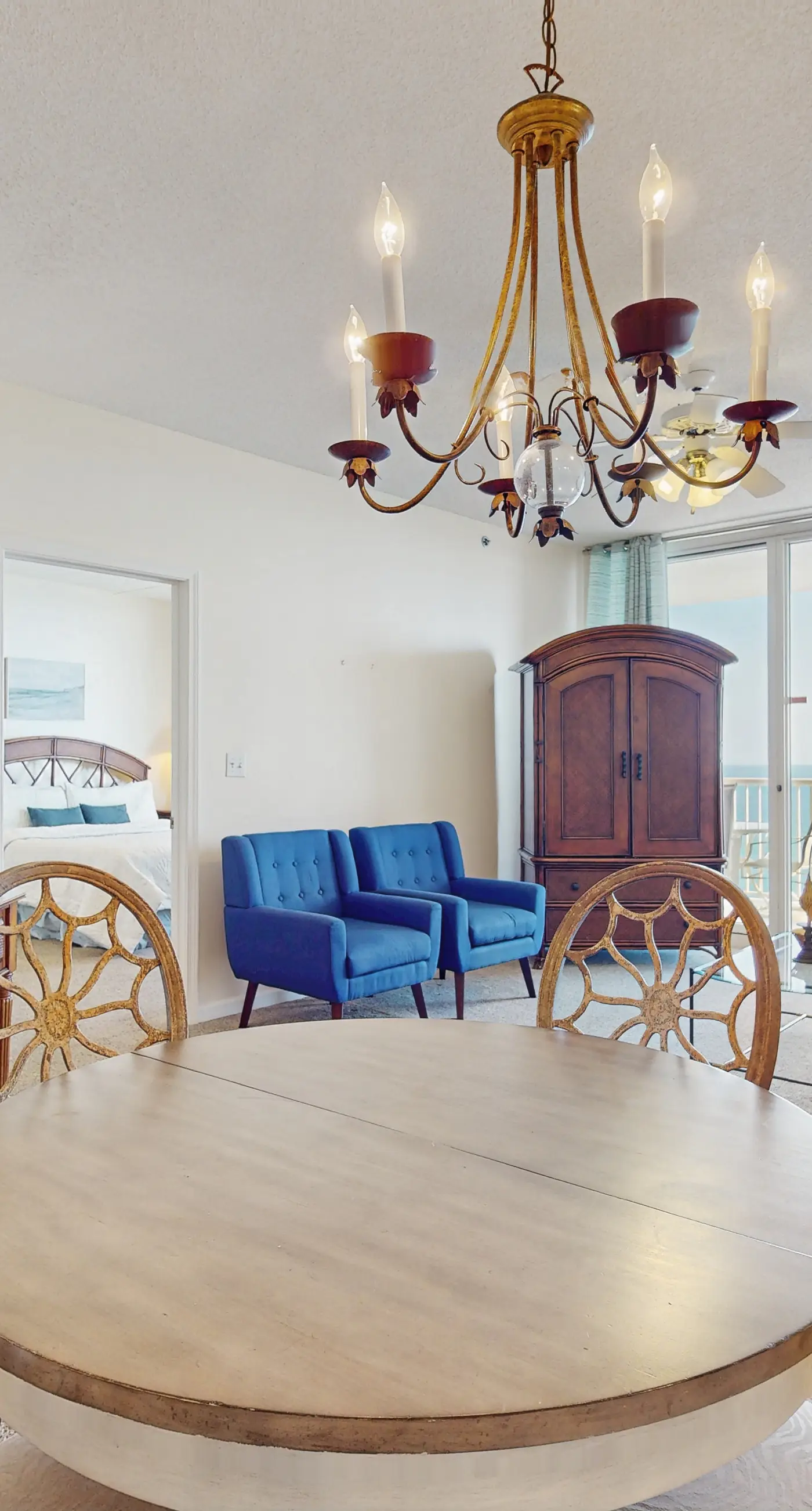 Beautiful Home Steps From the Bay with Shared Pool & Hot Tub & Free WiFi, Balcony