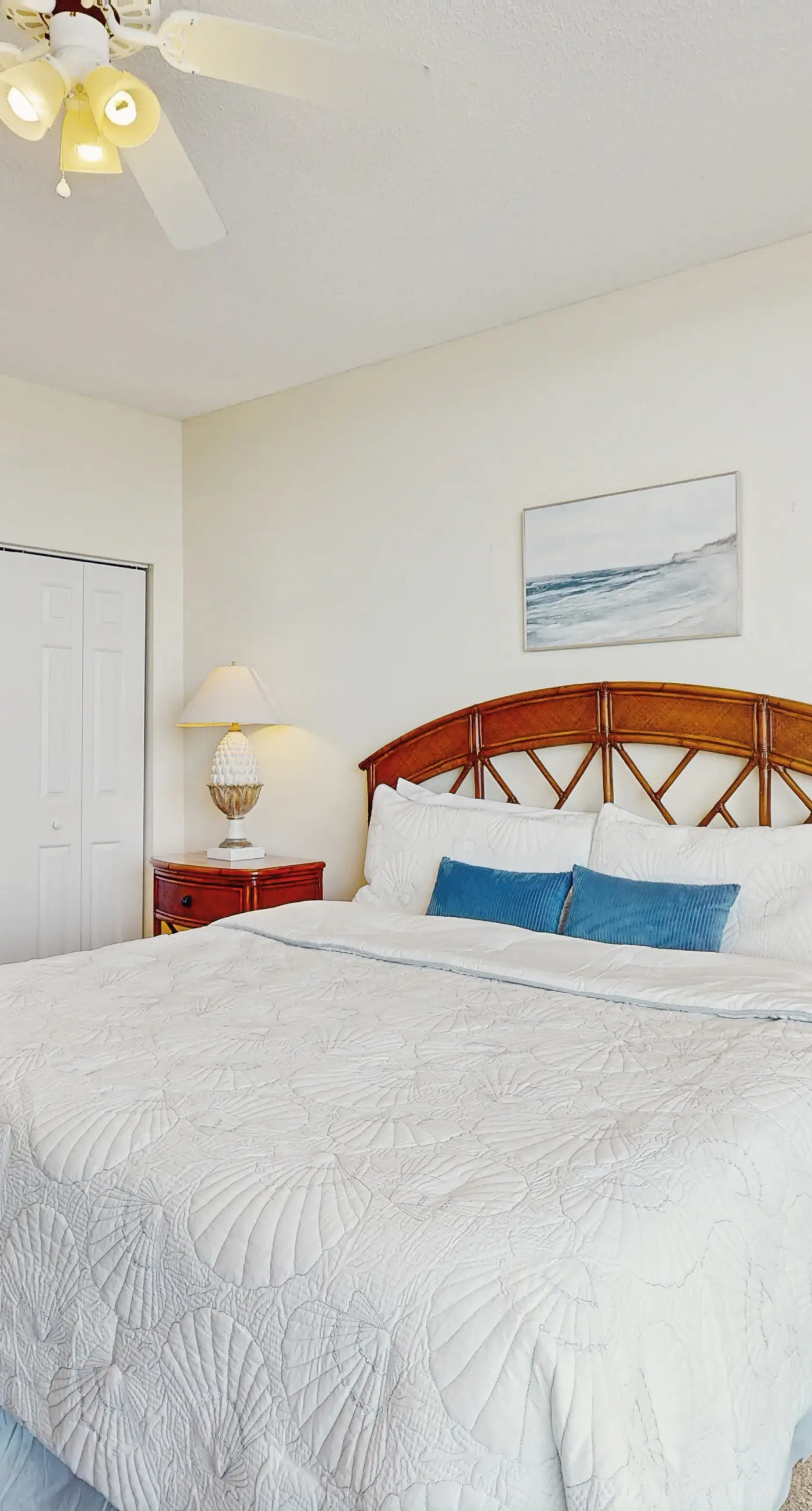 Beautiful Home Steps From the Bay with Shared Pool & Hot Tub & Free WiFi, Balcony