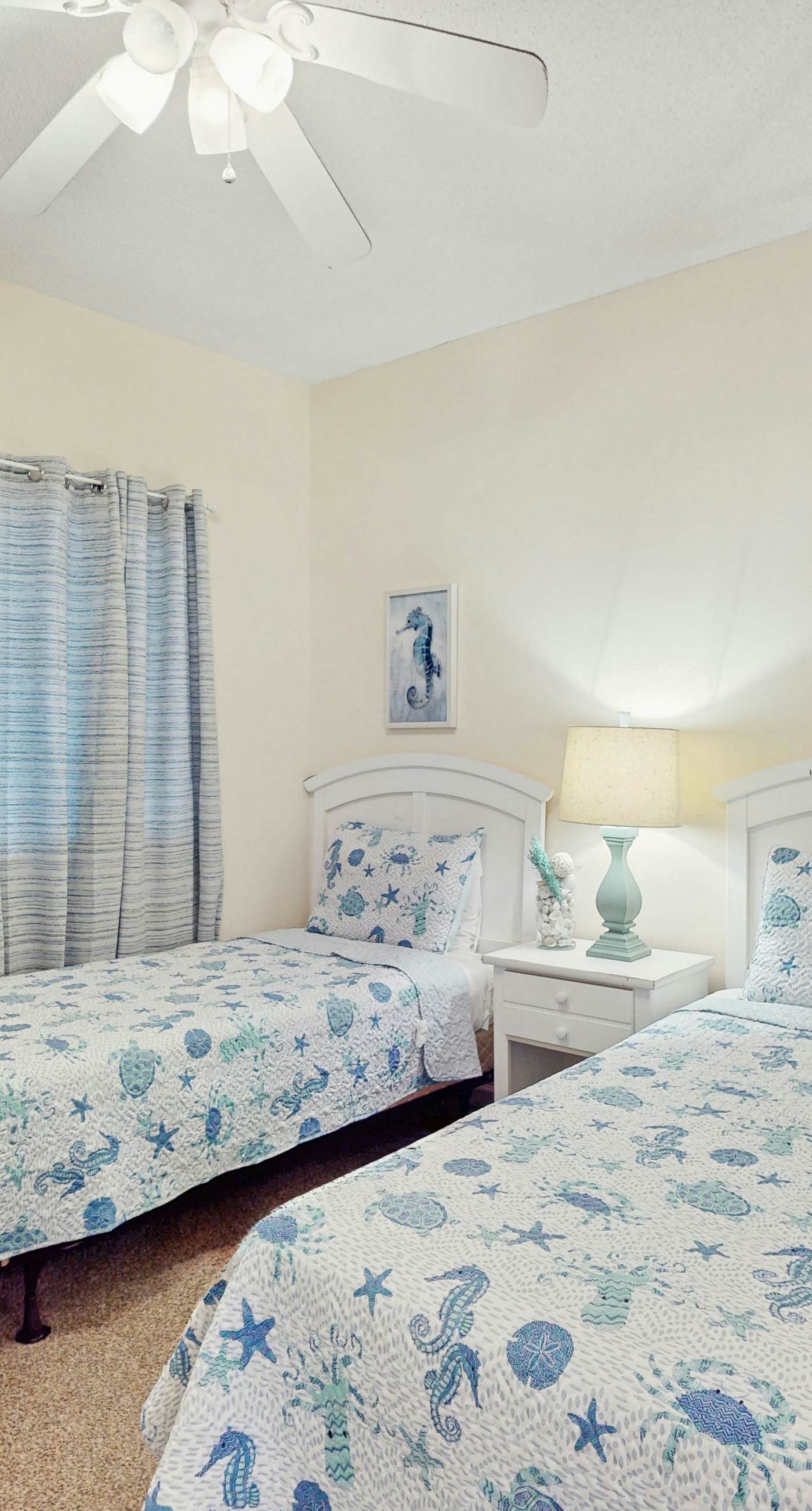 Beautiful Home Steps From the Bay with Shared Pool & Hot Tub & Free WiFi, Balcony