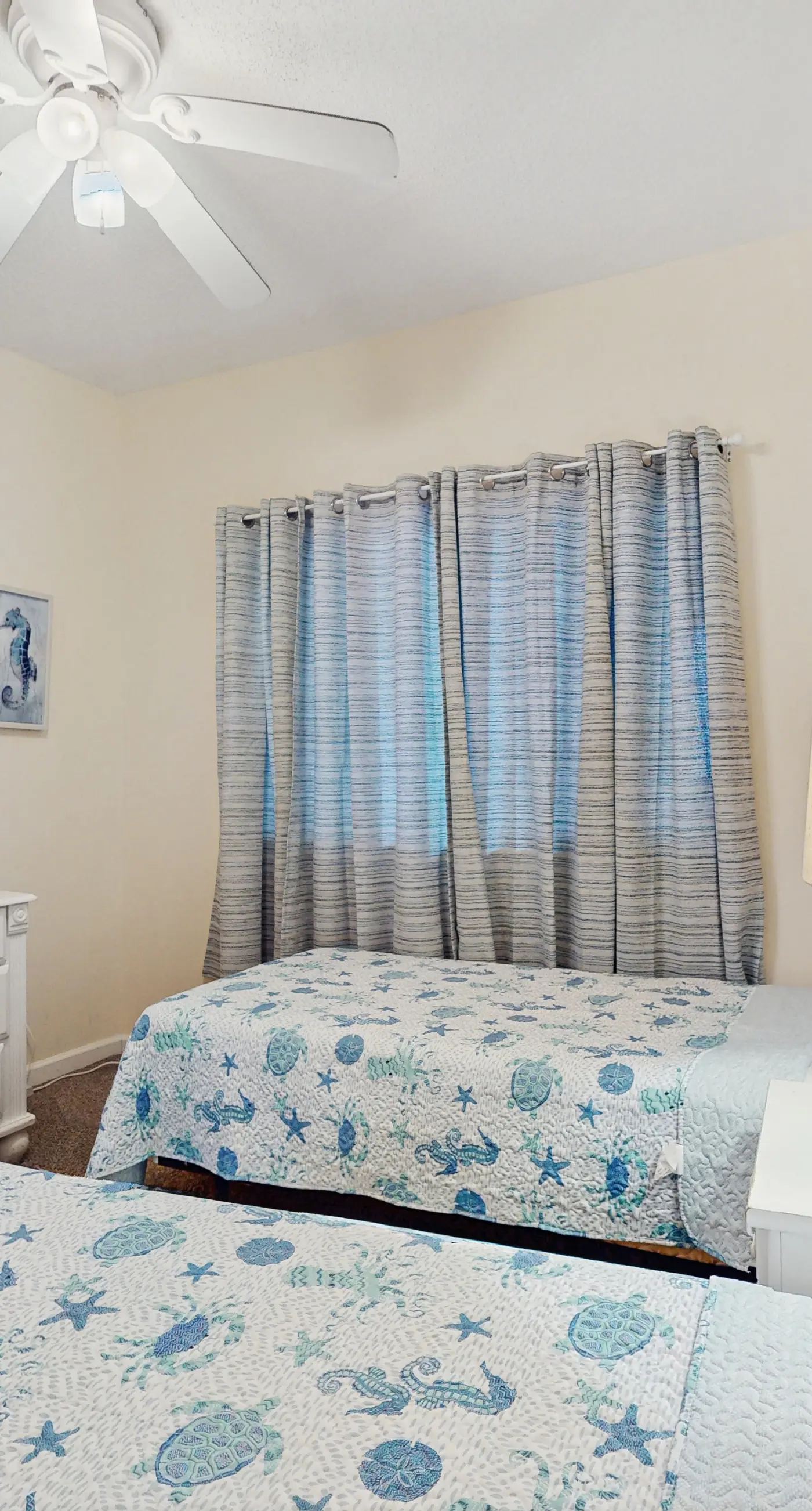 Beautiful Home Steps From the Bay with Shared Pool & Hot Tub & Free WiFi, Balcony