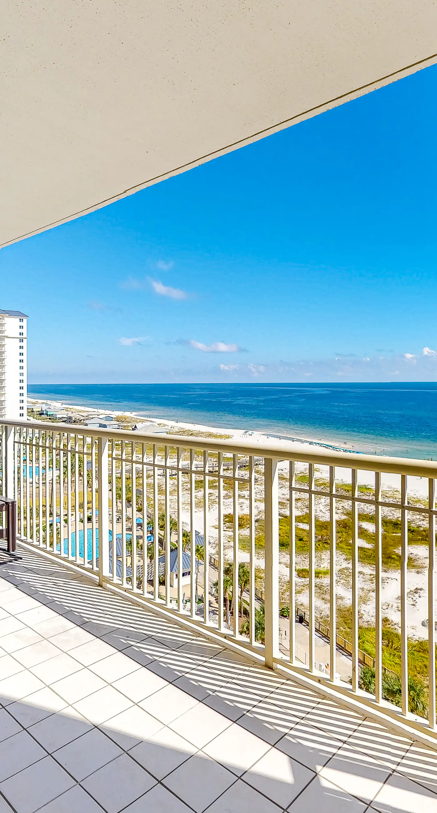 Lovely Condo on 11th Floor with Shared Pool, Hot Tub, Sauna, Balcony, Free WiFi