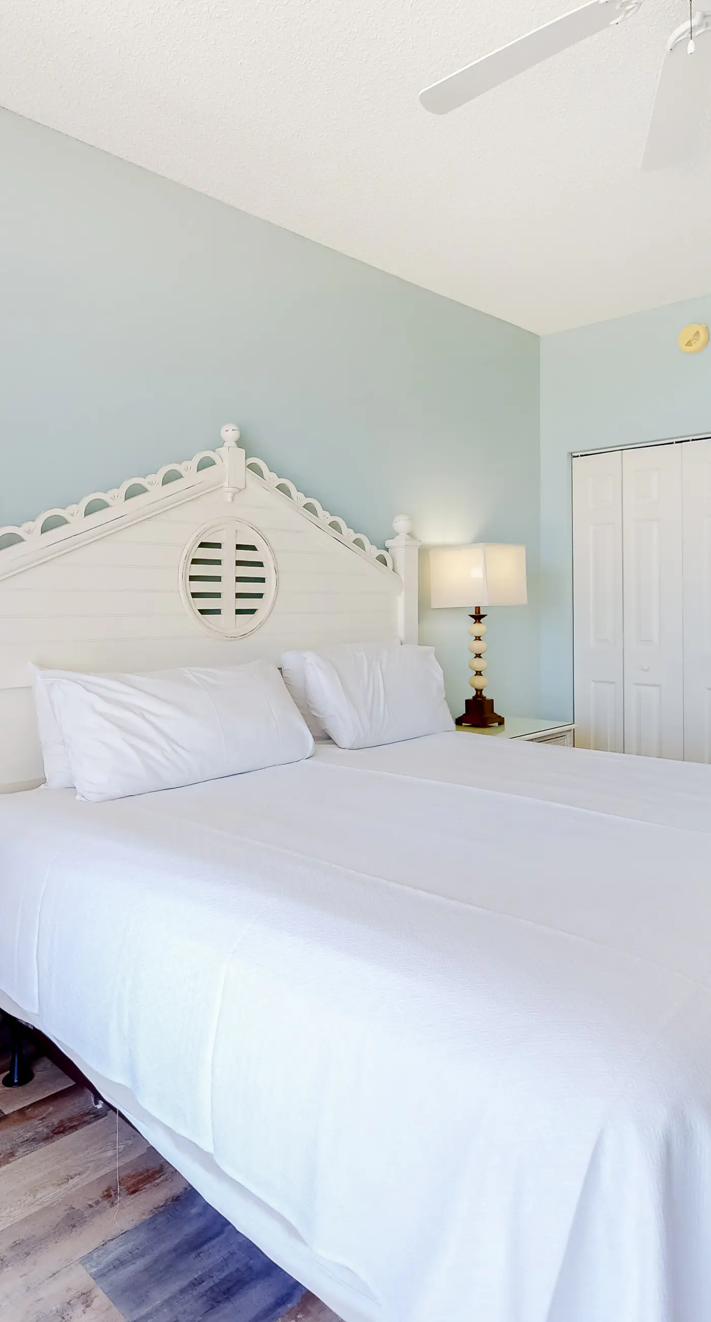 Lovely Condo on 11th Floor with Shared Pool, Hot Tub, Sauna, Balcony, Free WiFi