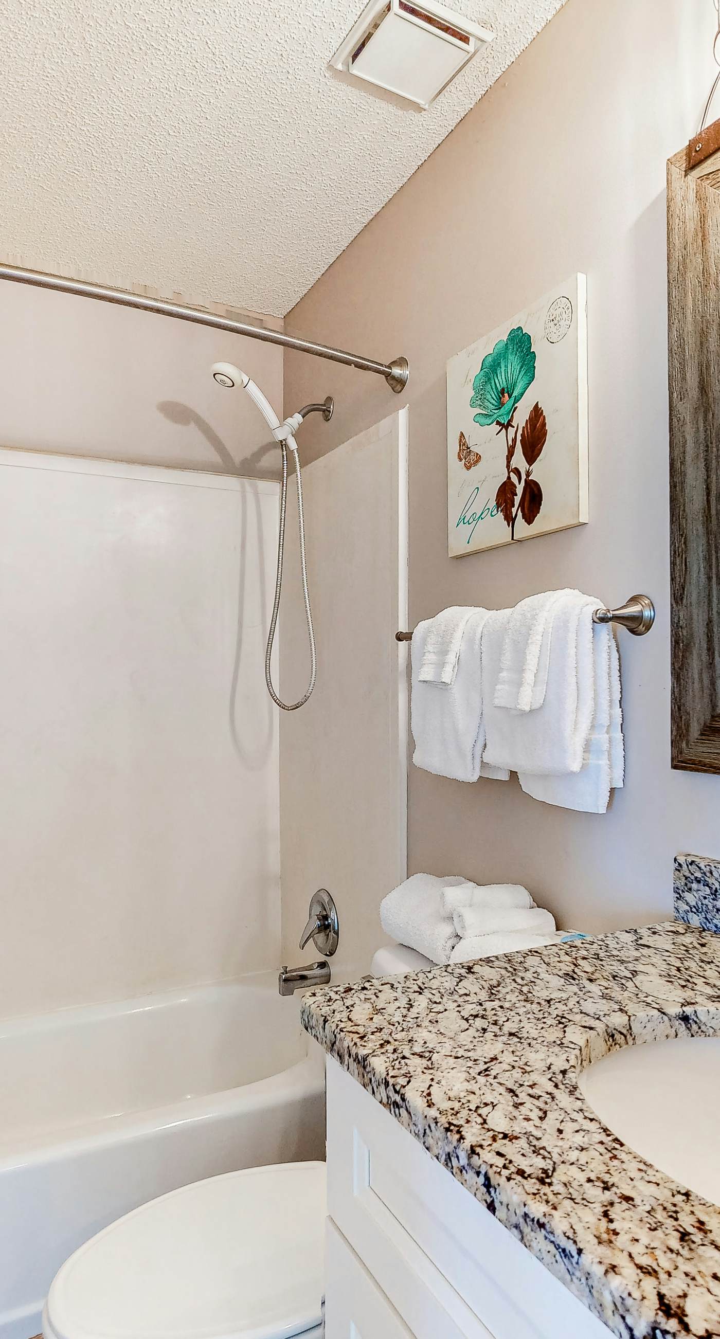 Lovely Condo on 11th Floor with Shared Pool, Hot Tub, Sauna, Balcony, Free WiFi