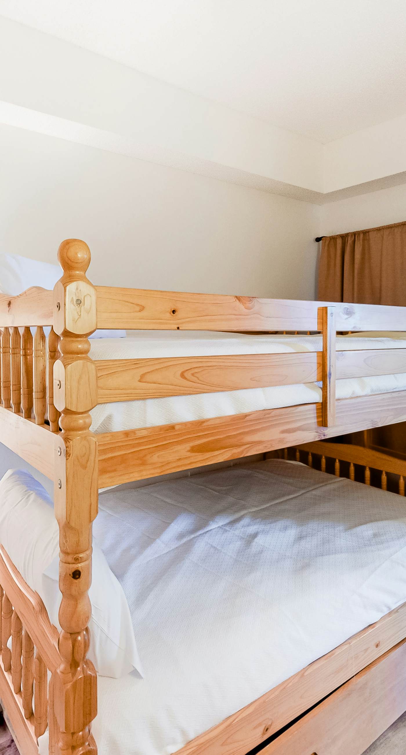 Lovely Condo on 11th Floor with Shared Pool, Hot Tub, Sauna, Balcony, Free WiFi