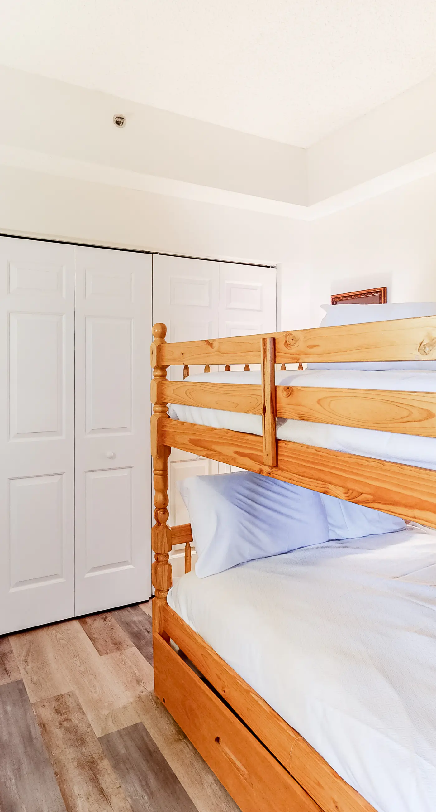 Lovely Condo on 11th Floor with Shared Pool, Hot Tub, Sauna, Balcony, Free WiFi