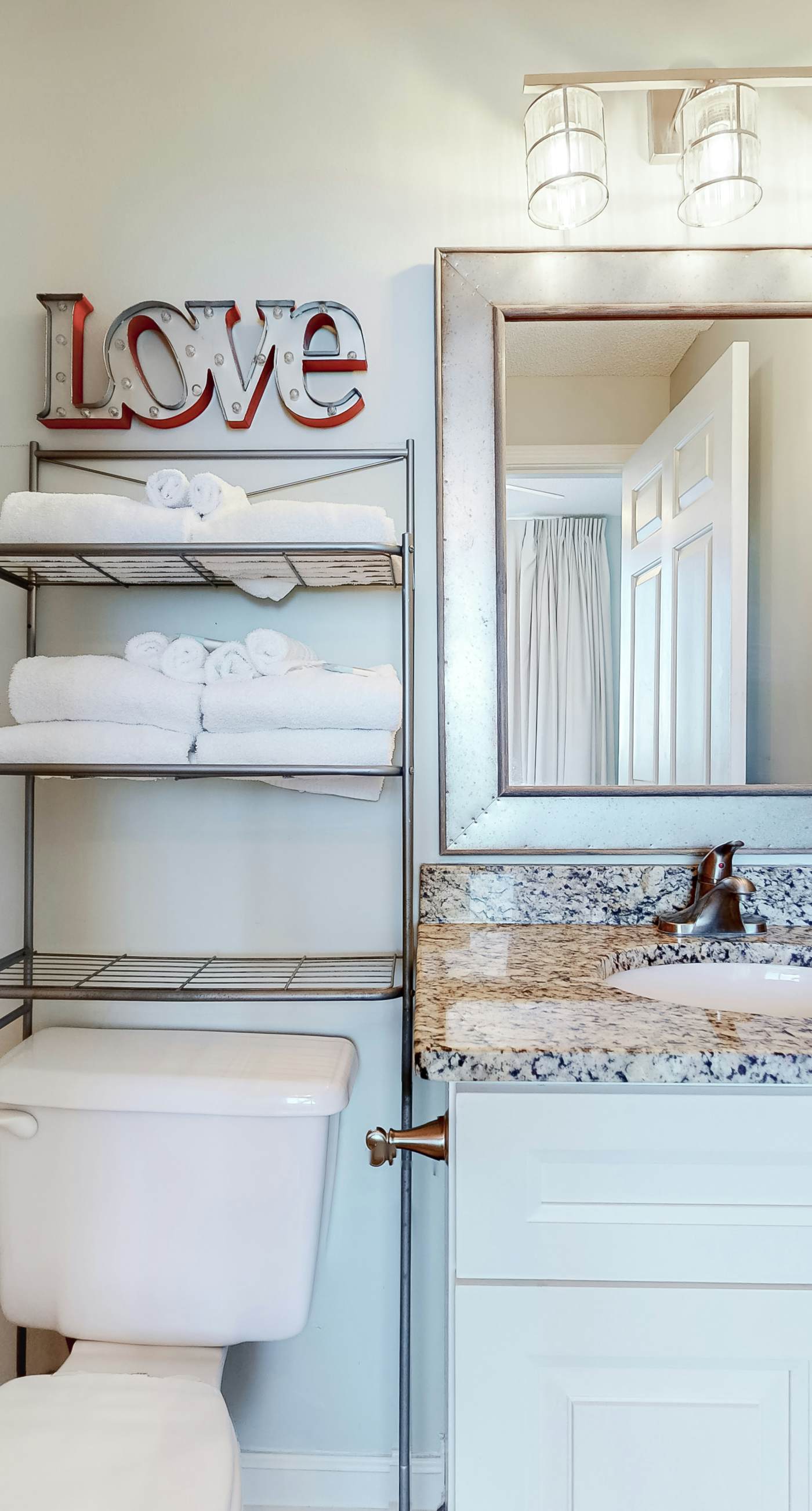 Lovely Condo on 11th Floor with Shared Pool, Hot Tub, Sauna, Balcony, Free WiFi