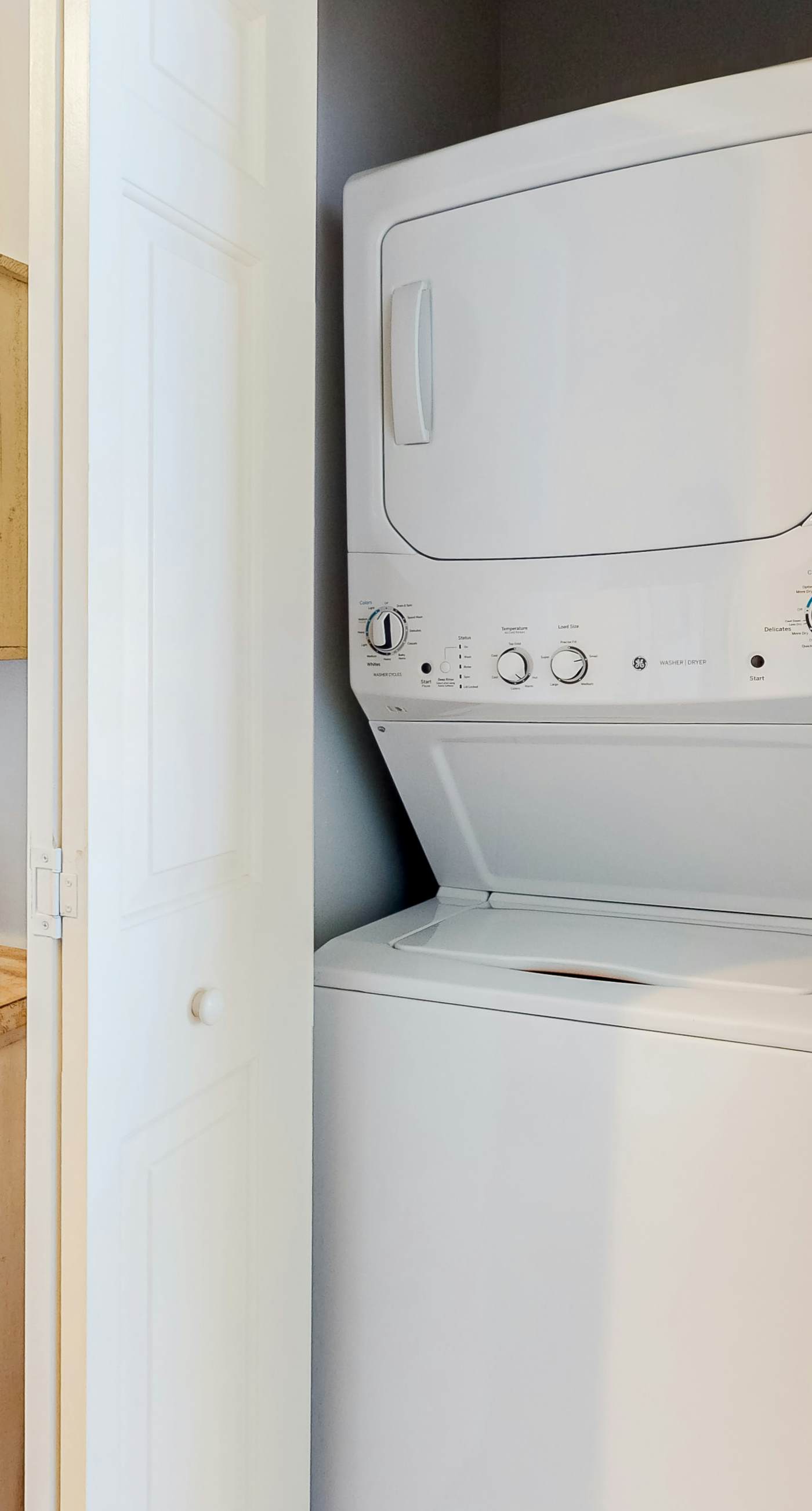 Lovely Condo on 11th Floor with Shared Pool, Hot Tub, Sauna, Balcony, Free WiFi