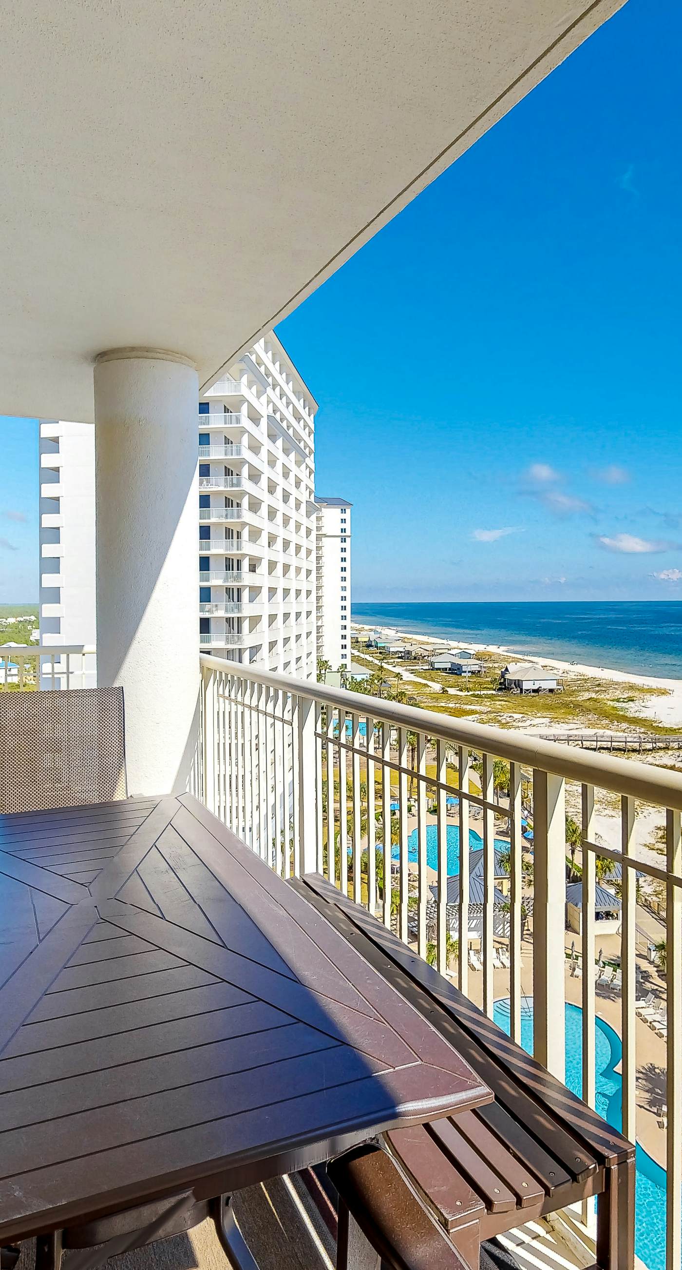 Lovely Condo on 11th Floor with Shared Pool, Hot Tub, Sauna, Balcony, Free WiFi