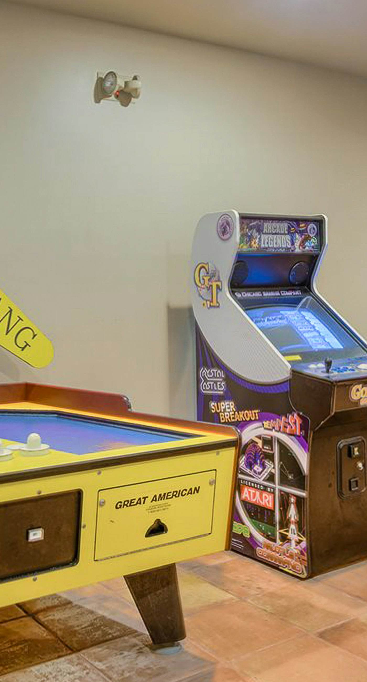 Lovely Condo on 11th Floor with Shared Pool, Hot Tub, Sauna, Balcony, Free WiFi