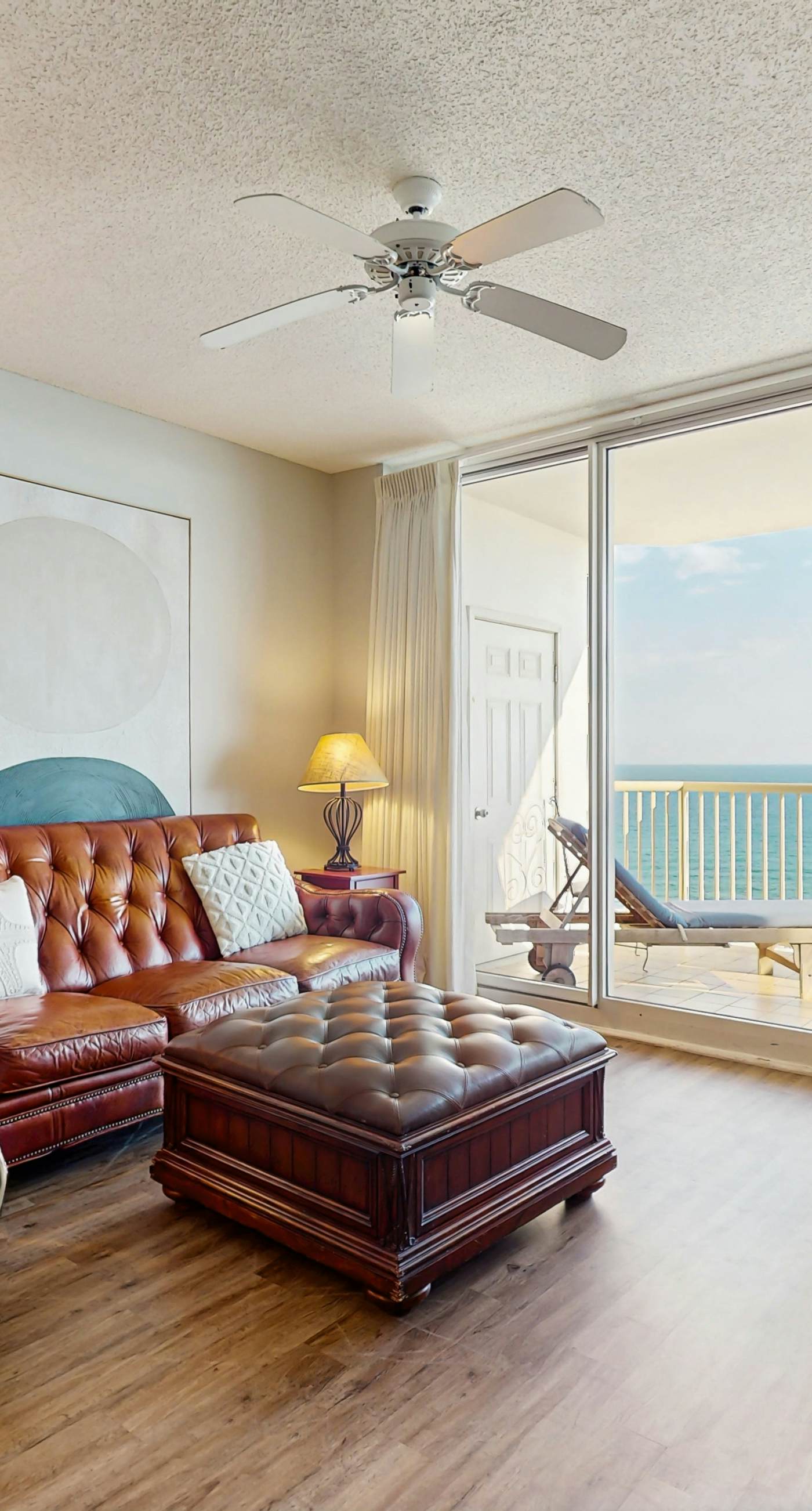 Charming home overlooking the water with hot tub, pool & sauna - near dining