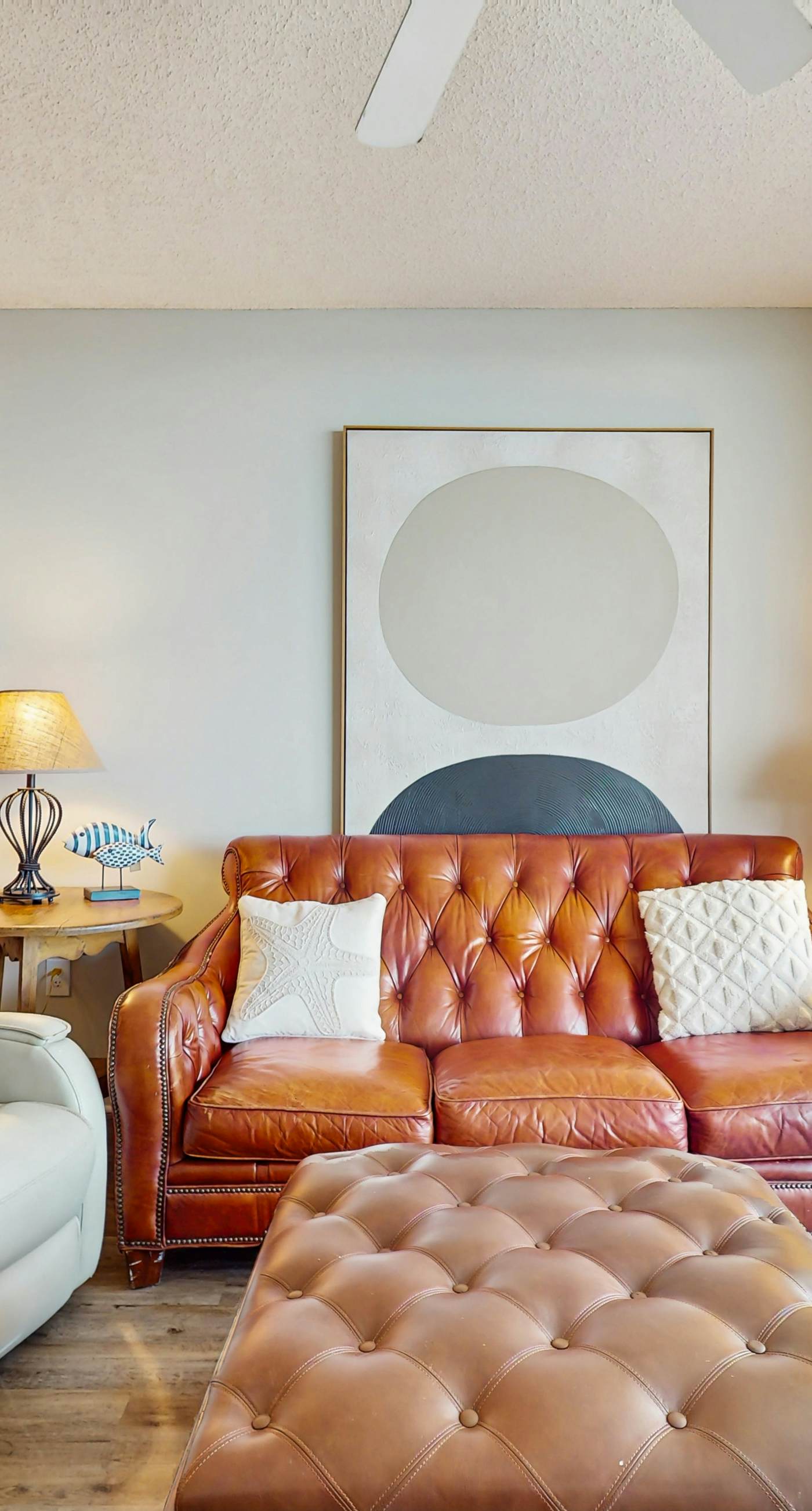 Charming home overlooking the water with hot tub, pool & sauna - near dining