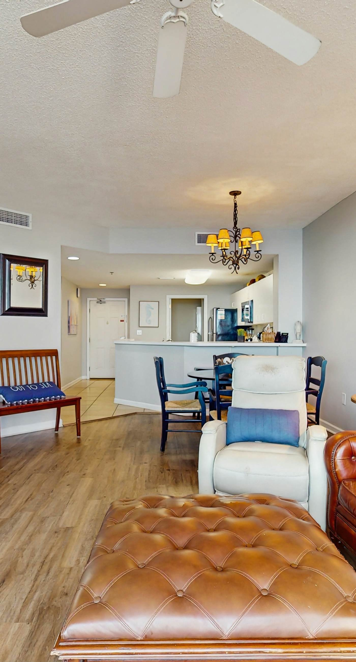 Charming home overlooking the water with hot tub, pool & sauna - near dining