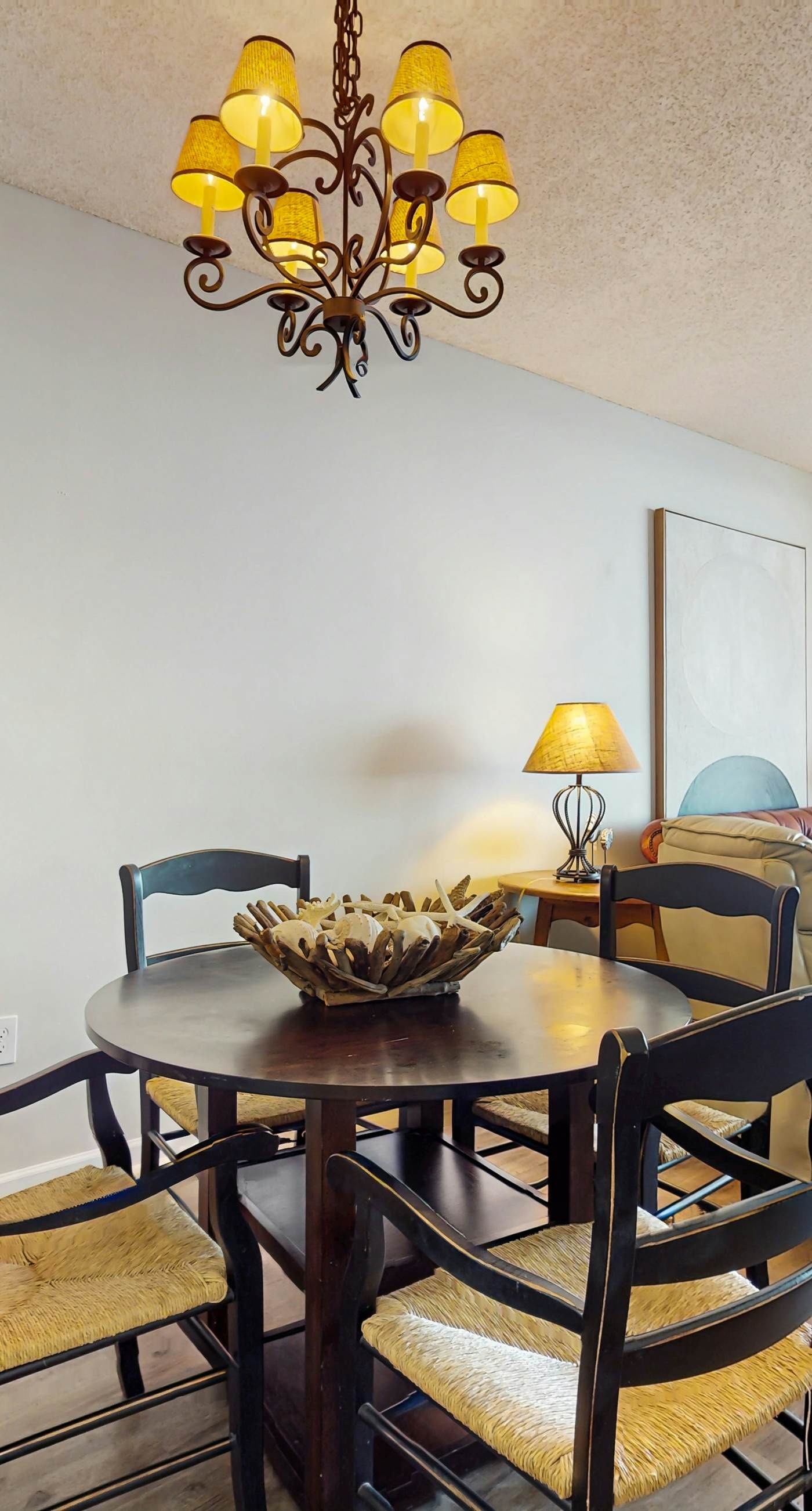 Charming home overlooking the water with hot tub, pool & sauna - near dining