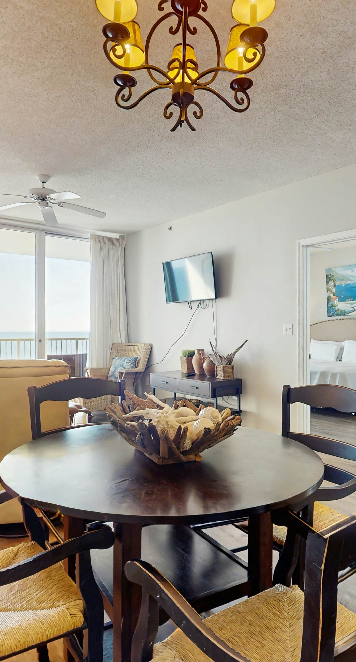 Charming home overlooking the water with hot tub, pool & sauna - near dining