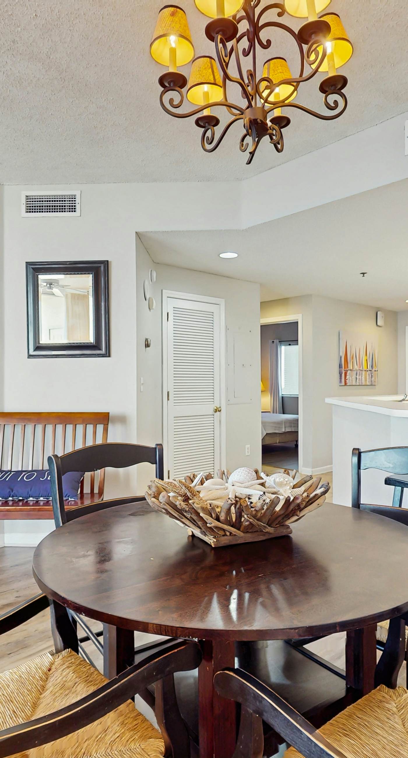 Charming home overlooking the water with hot tub, pool & sauna - near dining