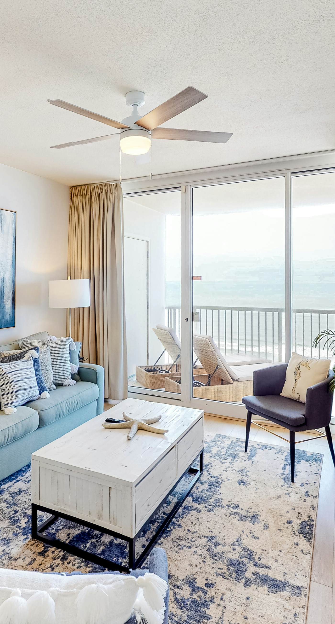 Luxury Condo on 12th Floor of Beautiful Resort with Shared Pool & Hot Tub, WiFi