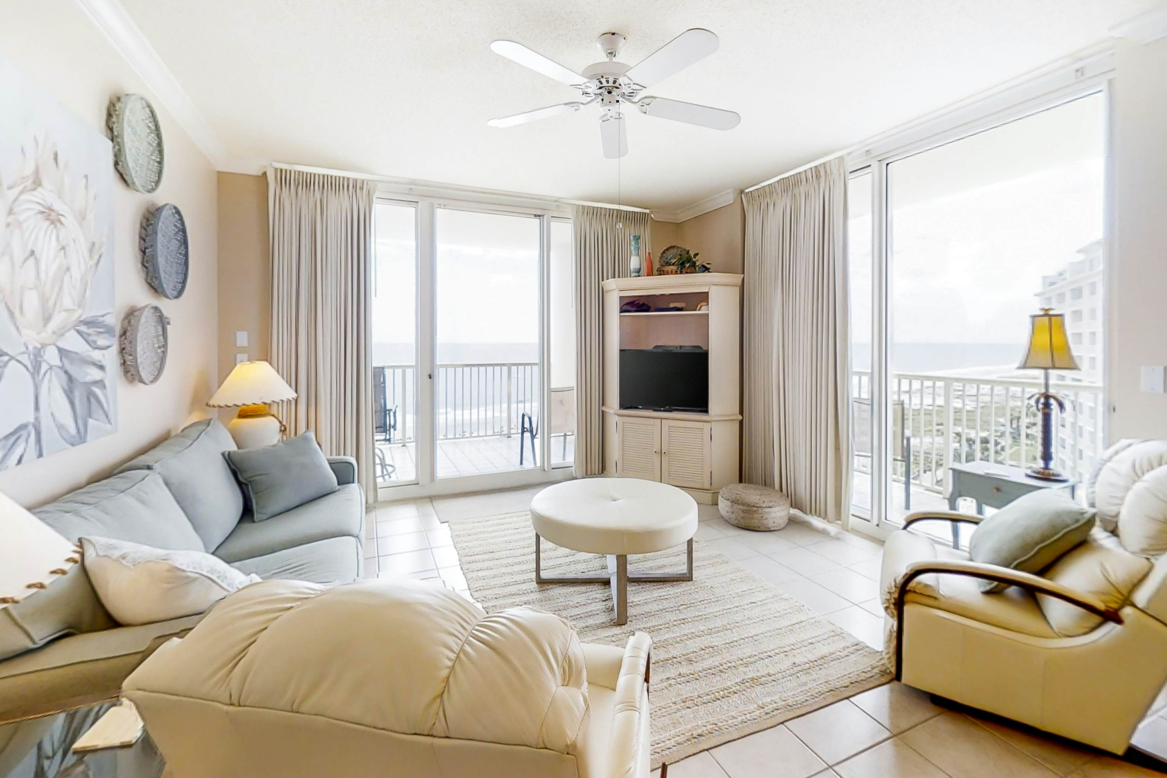 Well-appointed condo with amazing views, pool, & hot tub - Close to beach