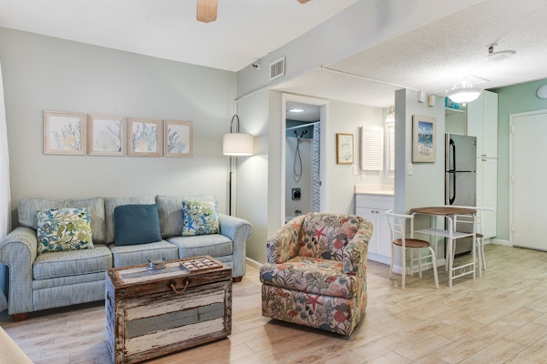 Fifth floor oceanfront studio with central AC, WiFi, pools and gym