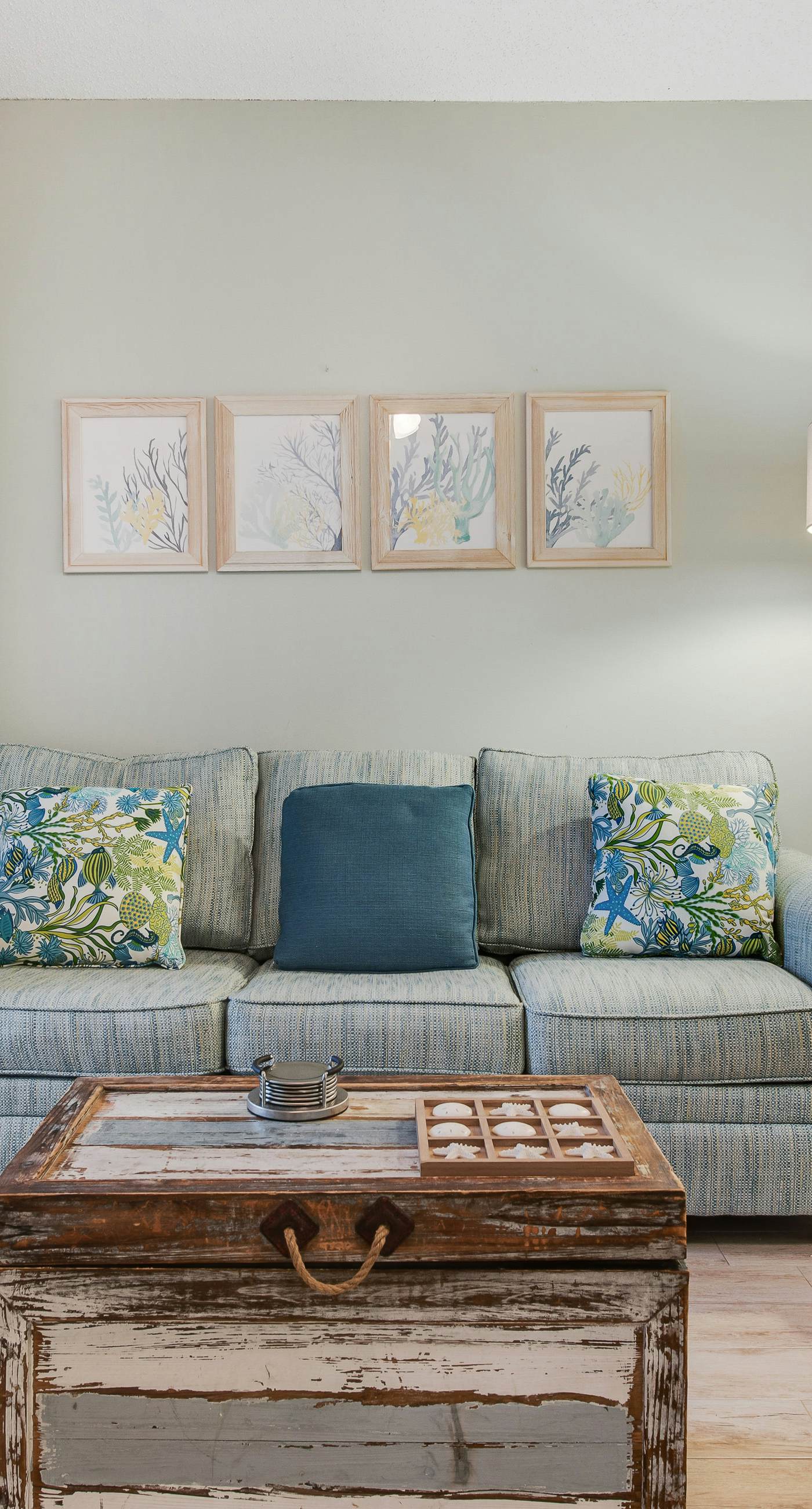 Fifth floor oceanfront studio with central AC, WiFi, pools and gym