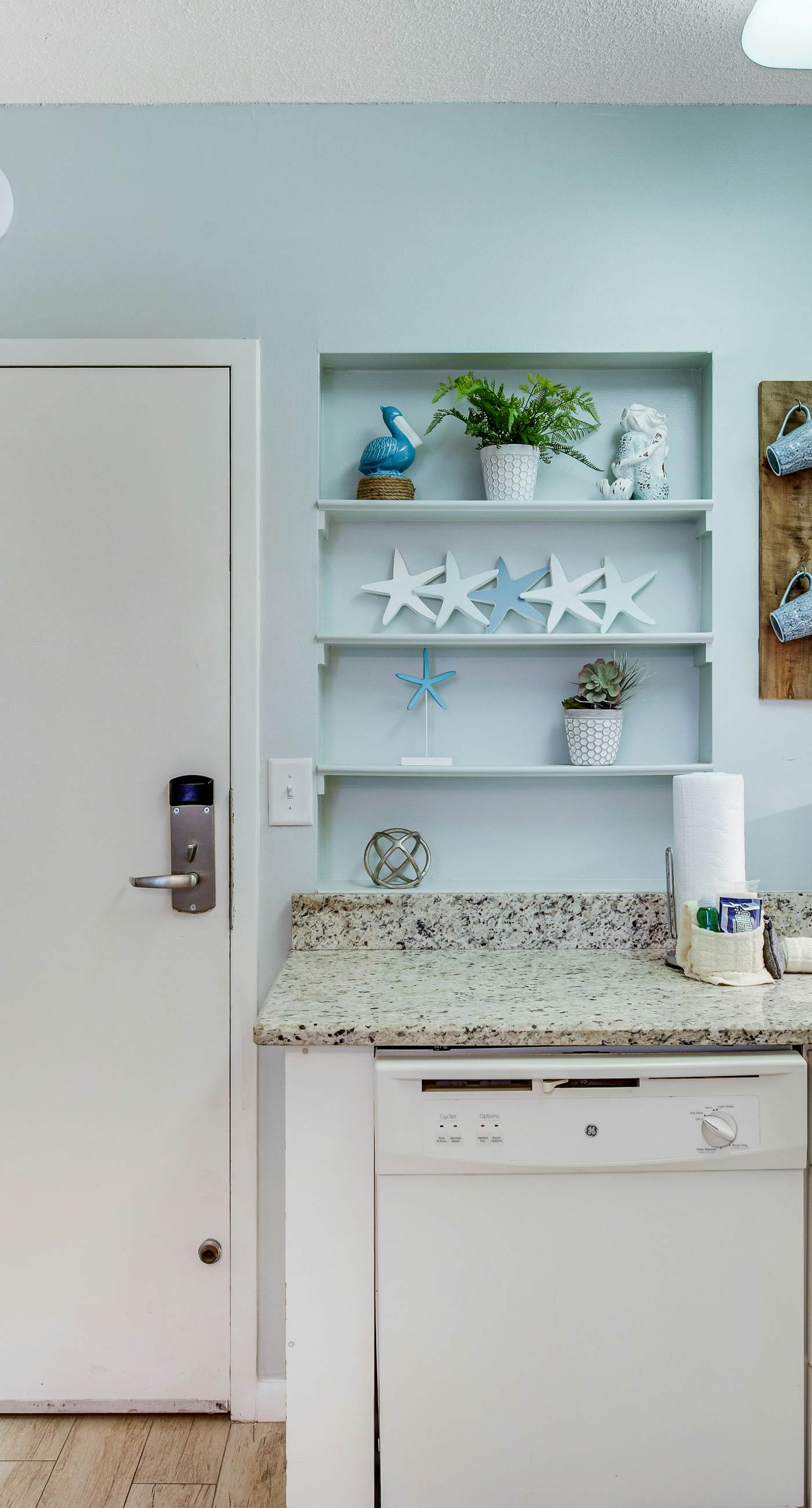 Fifth floor oceanfront studio with central AC, WiFi, pools and gym