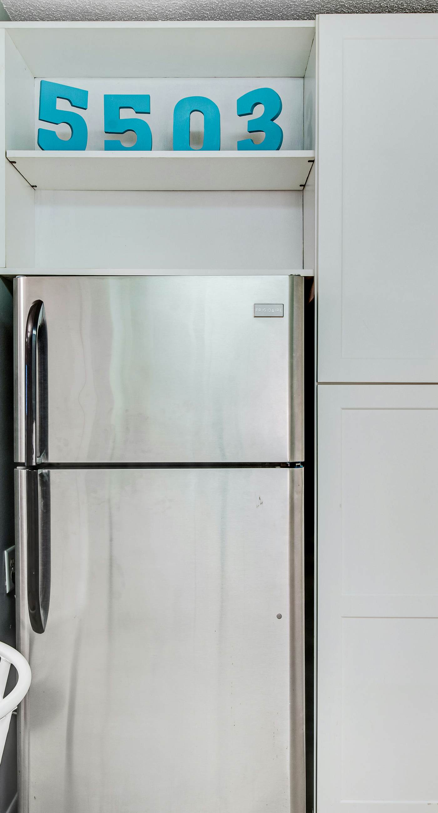 Fifth floor oceanfront studio with central AC, WiFi, pools and gym