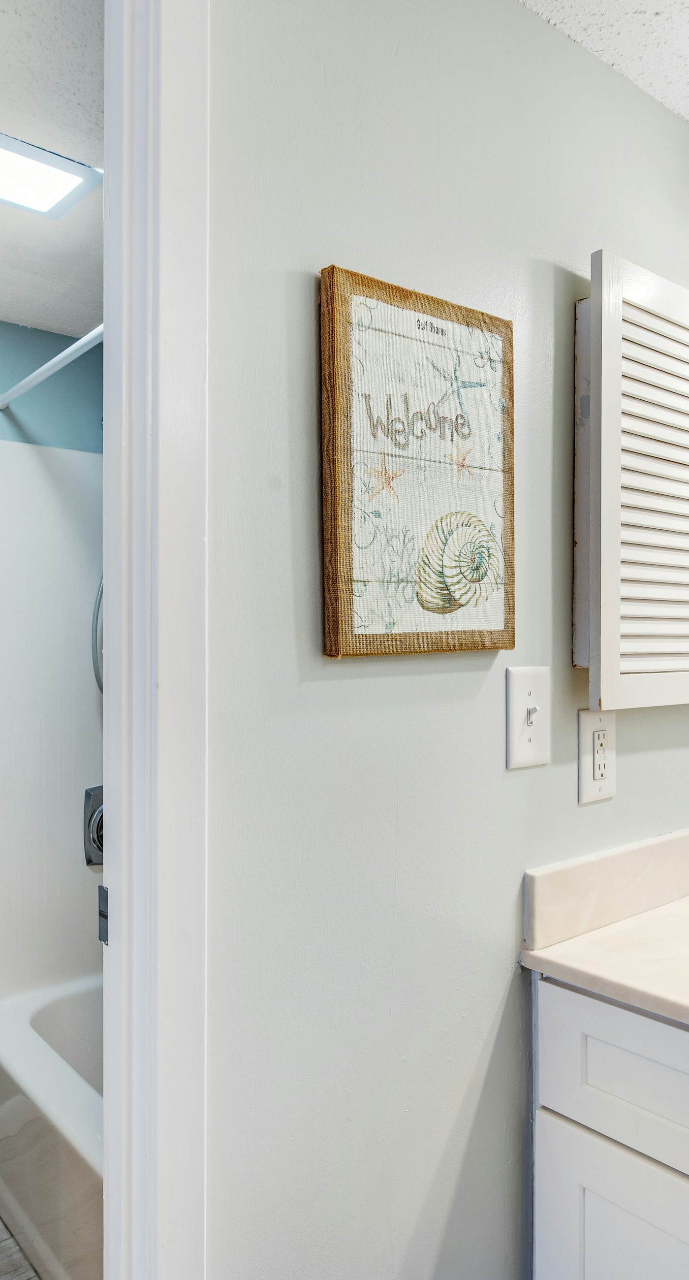 Fifth floor oceanfront studio with central AC, WiFi, pools and gym