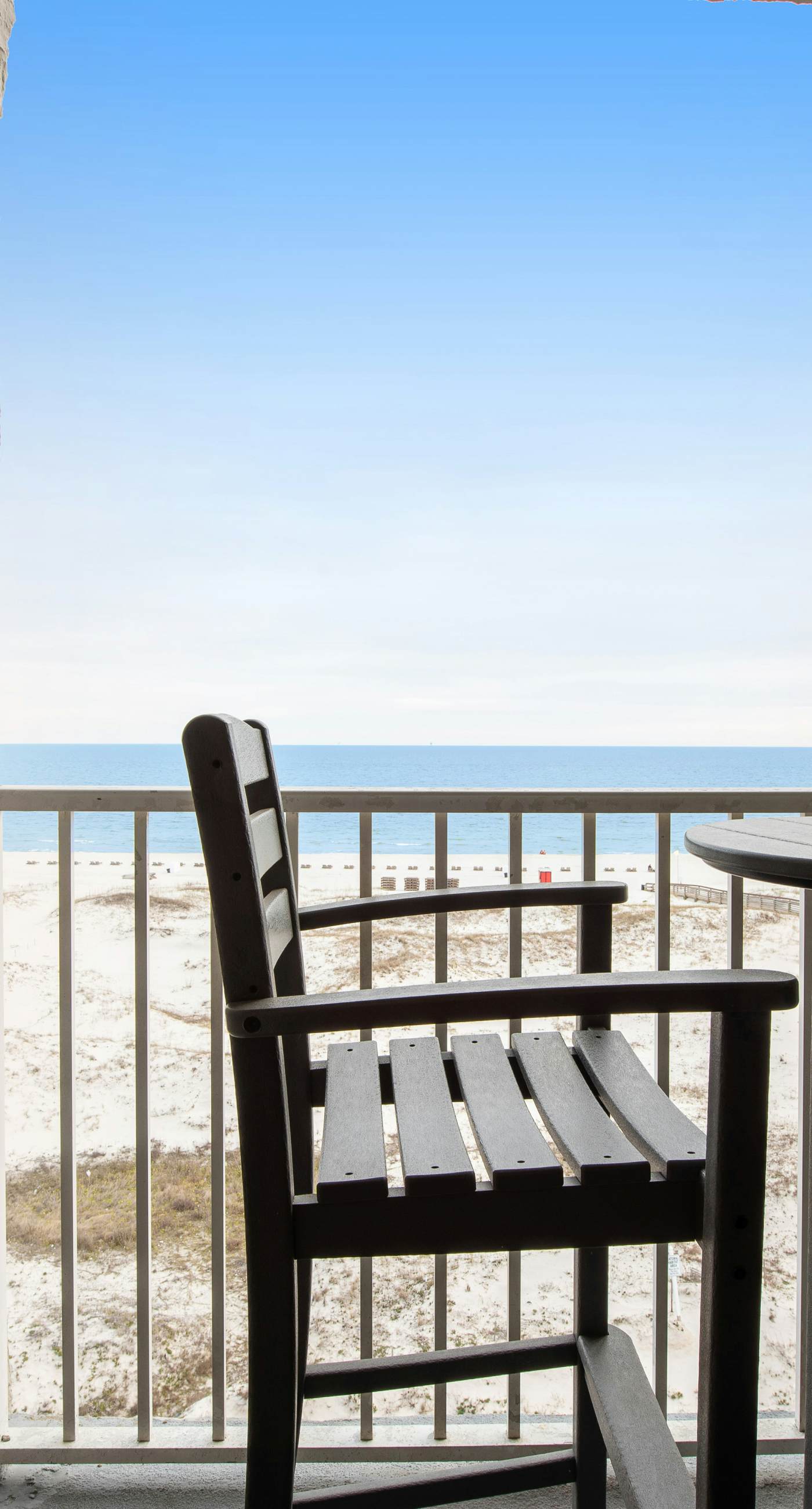 Fifth floor oceanfront studio with central AC, WiFi, pools and gym