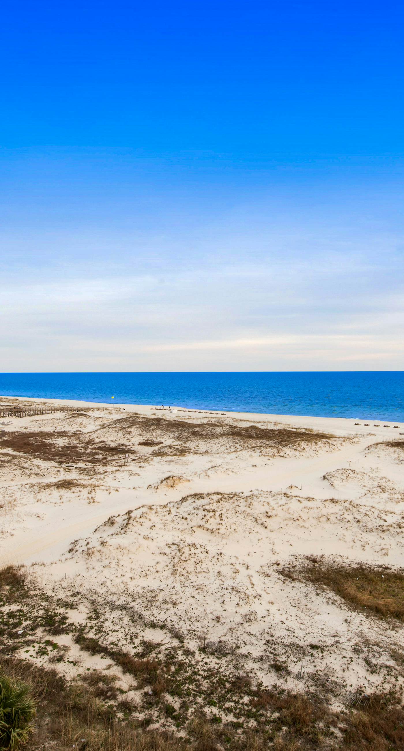 Fifth floor oceanfront studio with central AC, WiFi, pools and gym