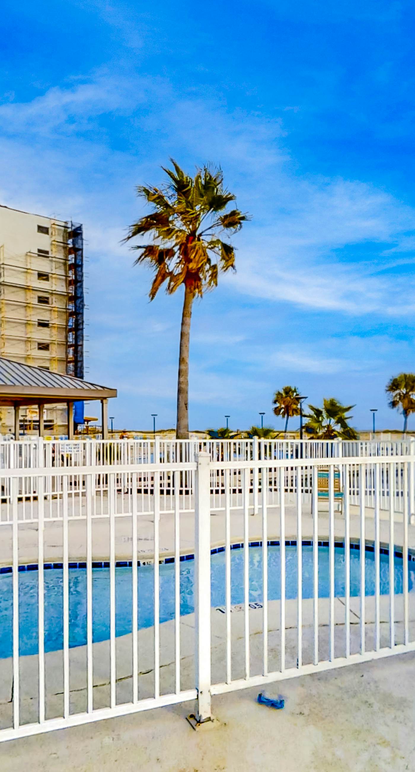 Fifth floor oceanfront studio with central AC, WiFi, pools and gym